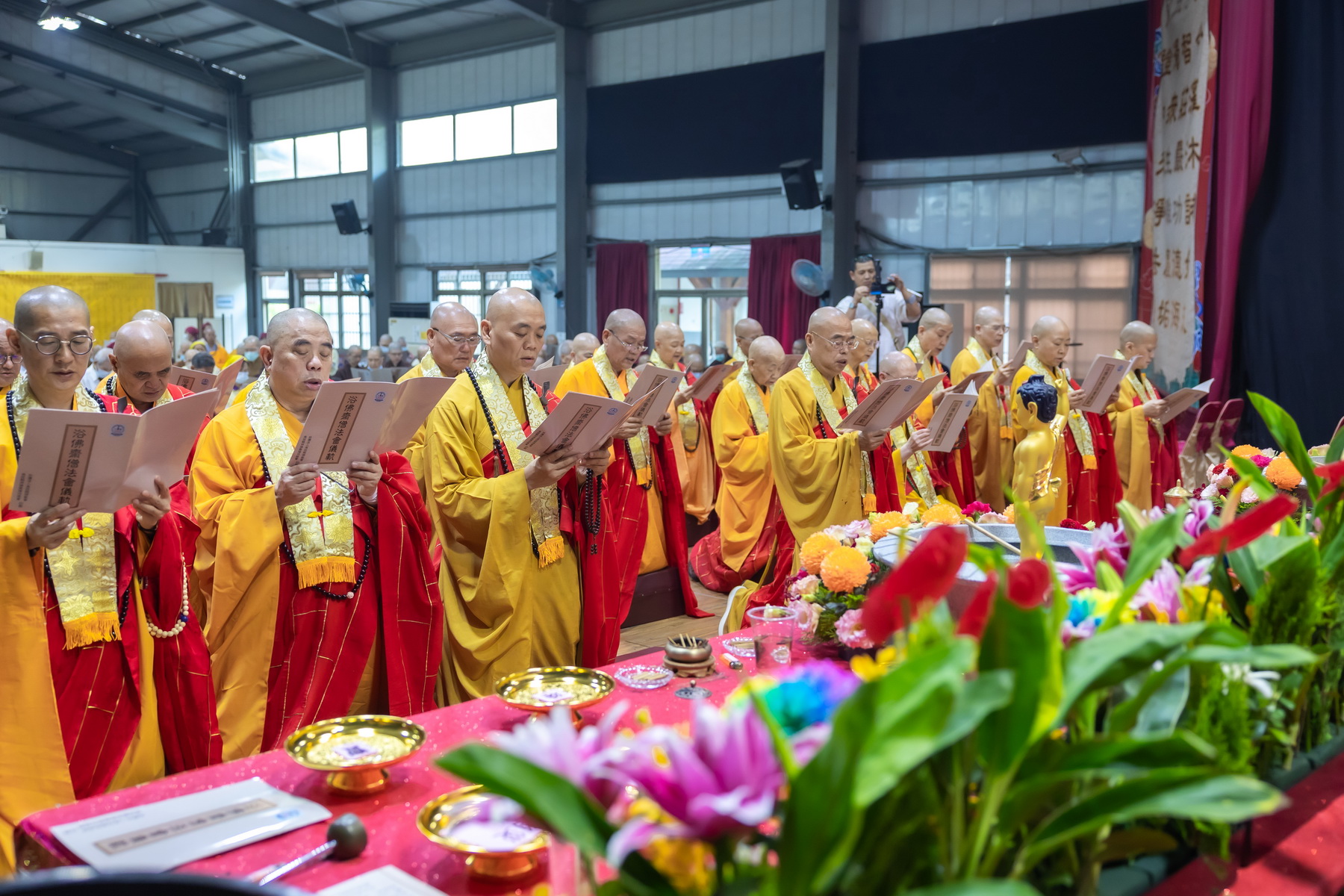 相關圖片3-南投縣佛教會2570年聖誕浴佛祈福點燈大法會　許縣長為民祈福