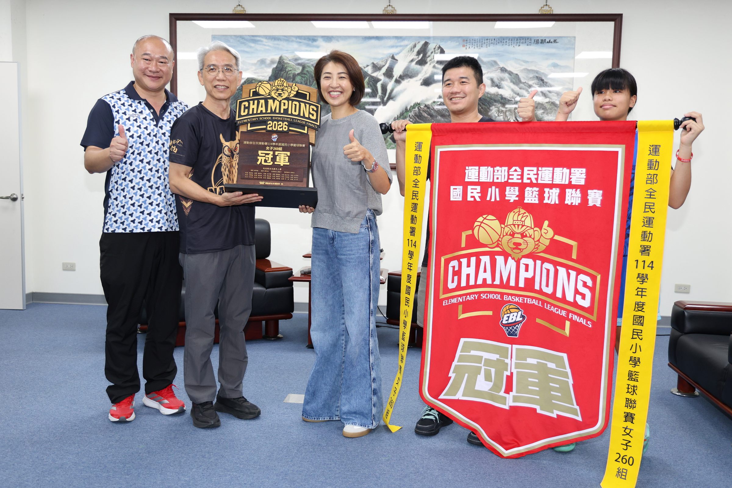 相關圖片1-南光國小女籃勇奪全國EBL冠軍 許縣長表揚力讚「山城之霸」