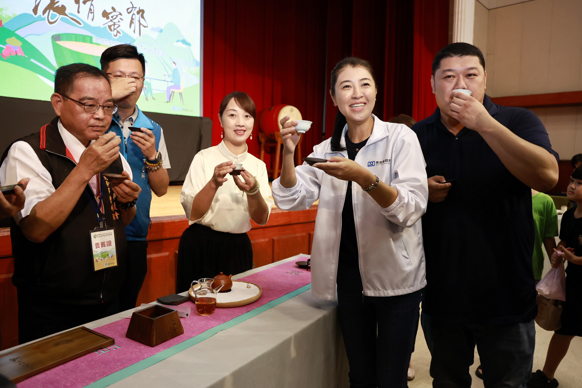 相關圖片4-南投世界茶業博覽會盛大開幕  許縣長邀民眾來南投喝茶買茶
