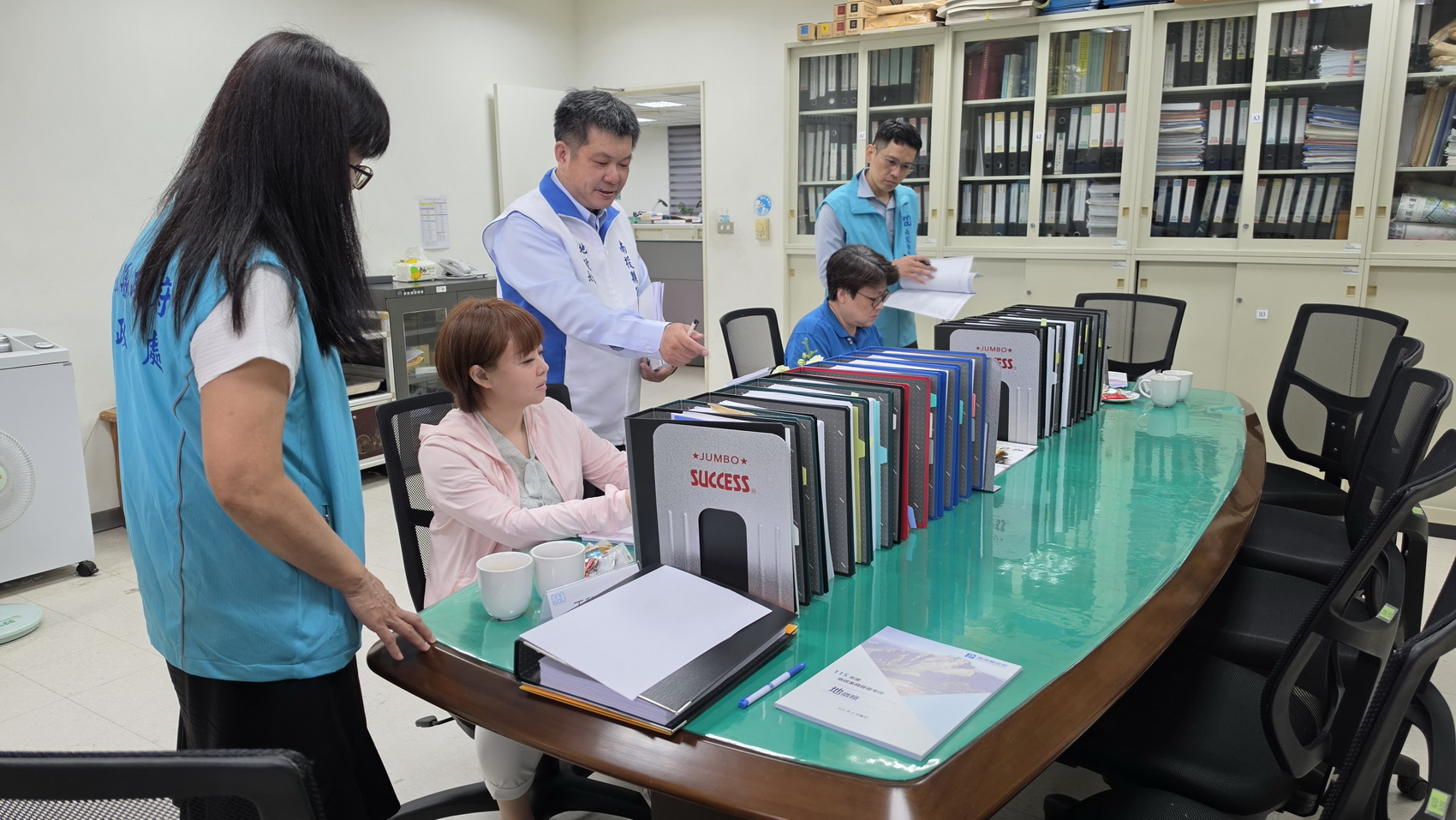 相關圖片4-縣務會議推榮譽榜　許縣長肯定同仁辛勞