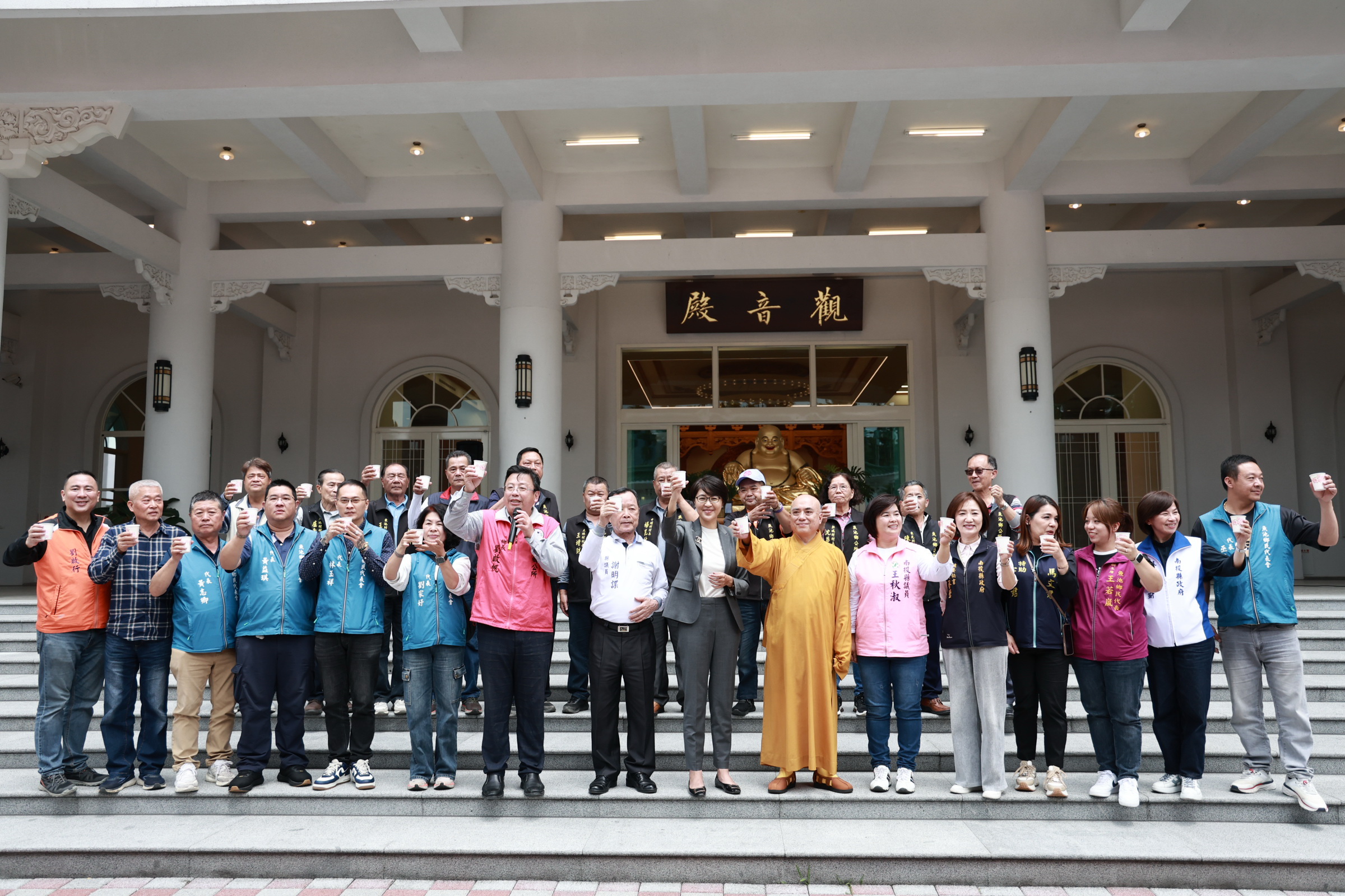 相關圖片2-許縣長出席慈光山人乘寺睦鄰感恩餐會 感謝投入公益與教育