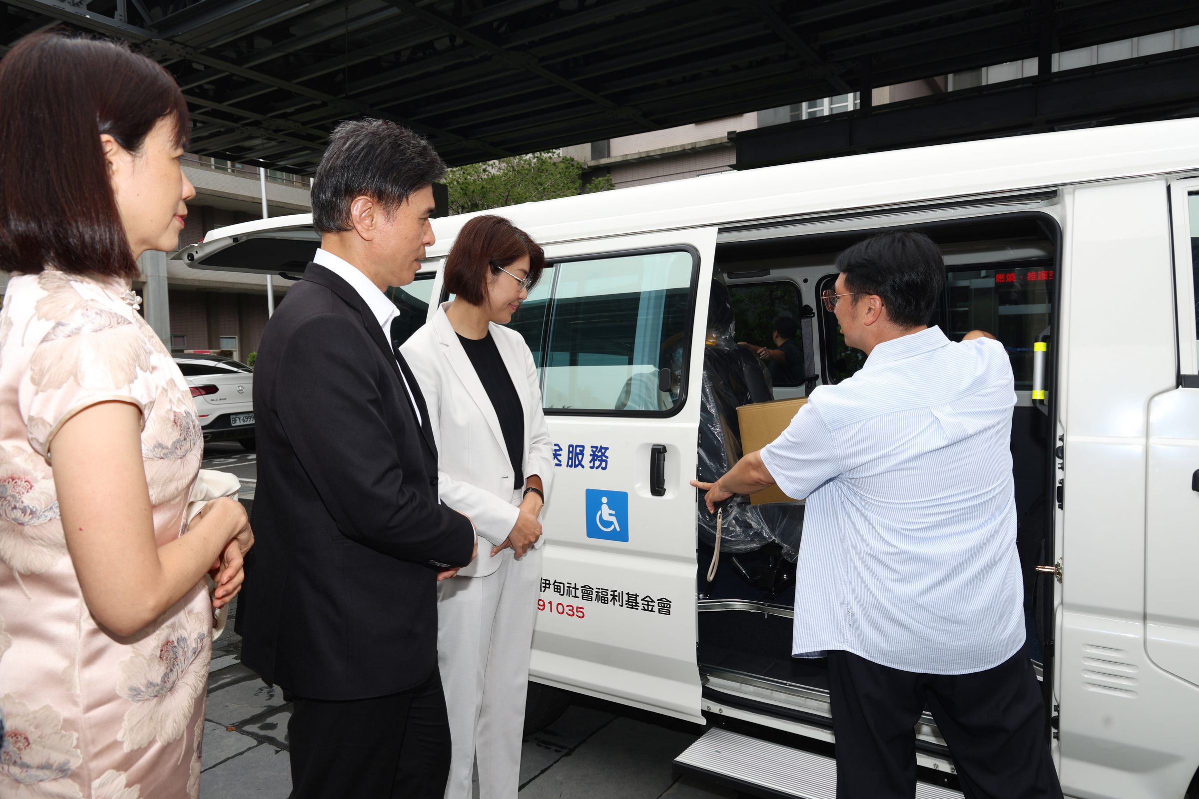 相關圖片5-企業愛心造福南投鄉親 廣知永續科技捐贈復康巴士 