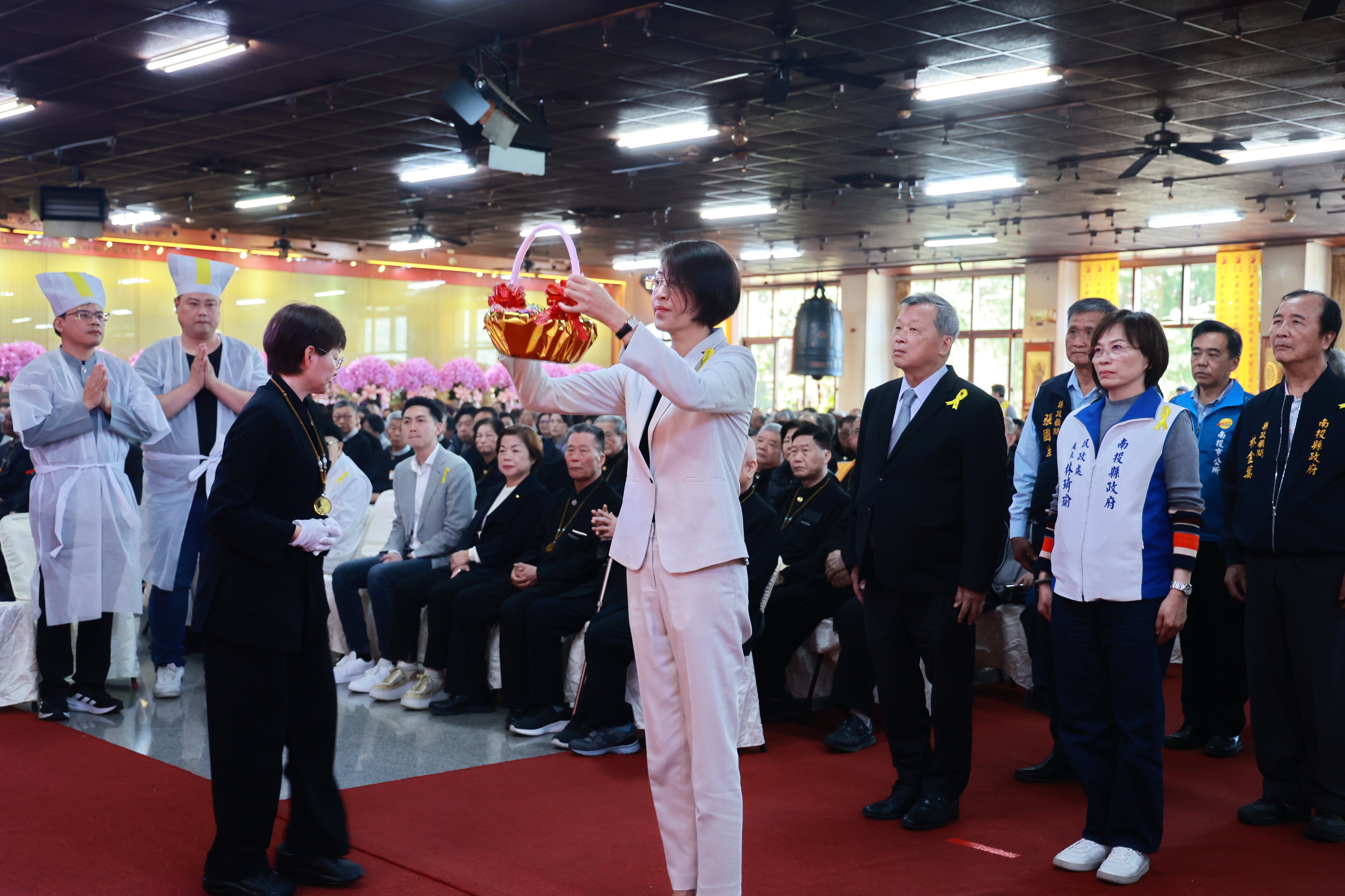 相關圖片2-中央頒褒揚令      送別混元禪師備極哀榮