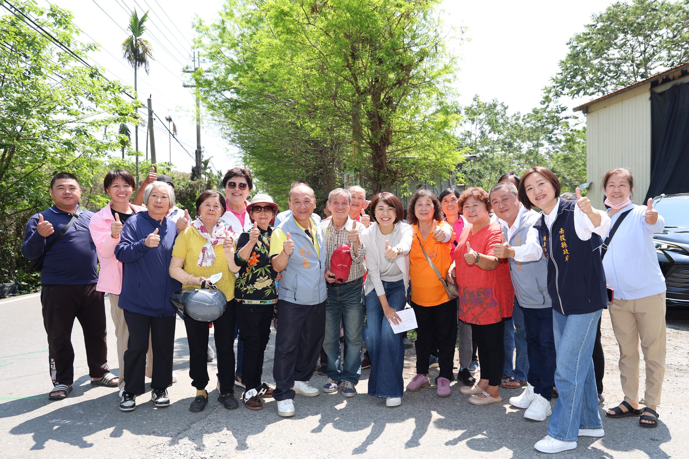 相關圖片3-許縣長水里會勘，加速改善道路、排水