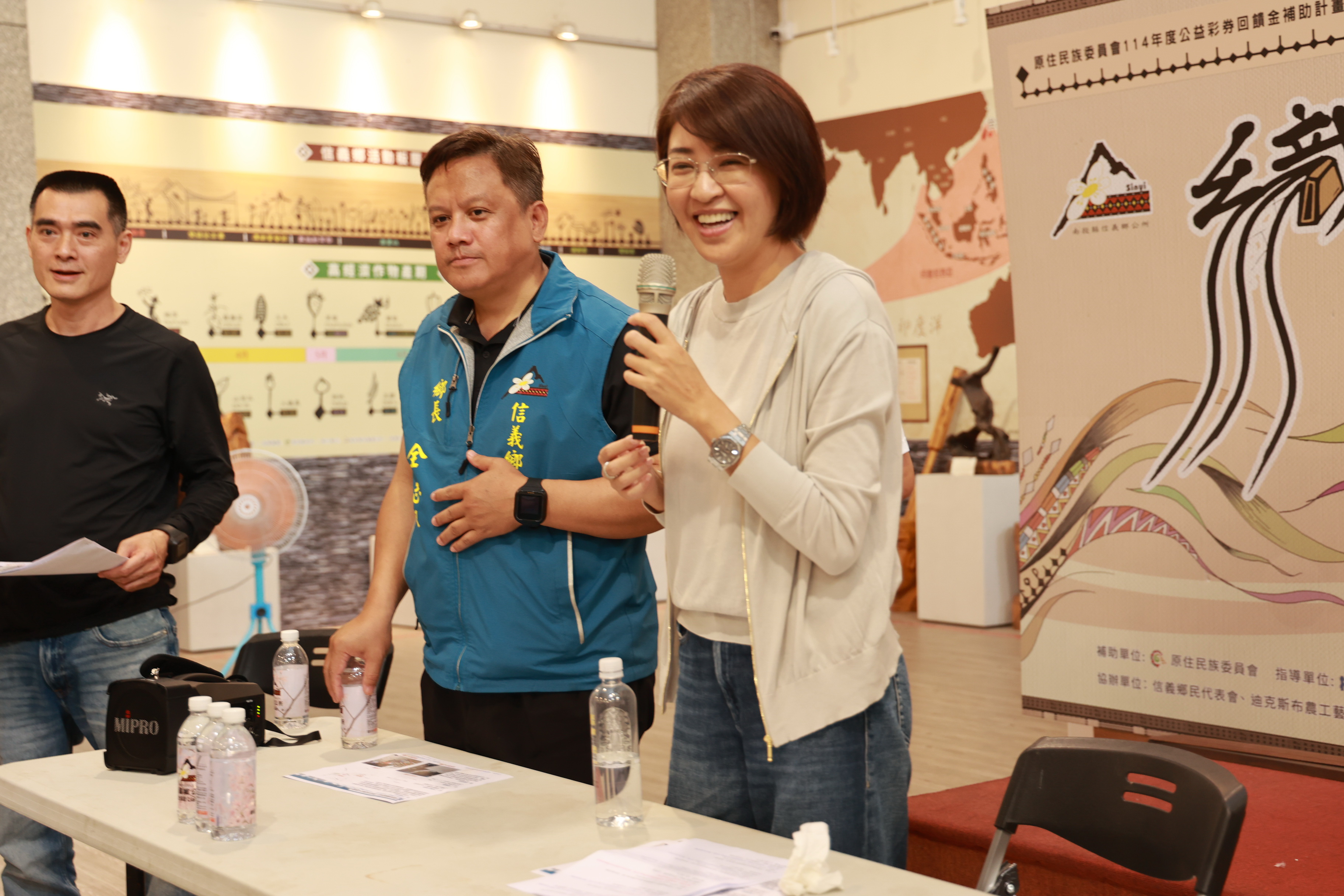 相關圖片2-縣長許淑華深入信義鄉會勘  14件基層建設經費近2500萬元