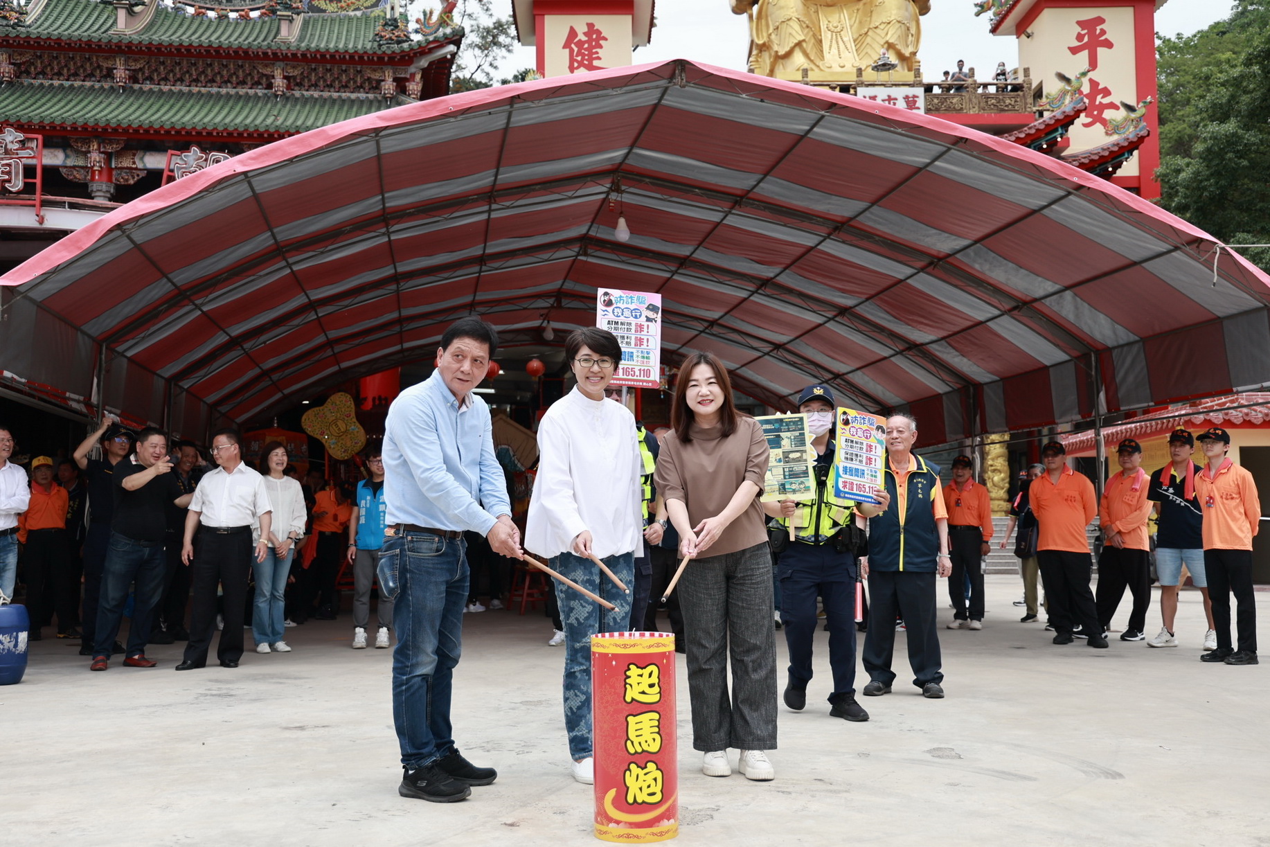 文章圖片-草屯朝清宮媽祖遶境  許縣長到場祈福點燃起馬炮