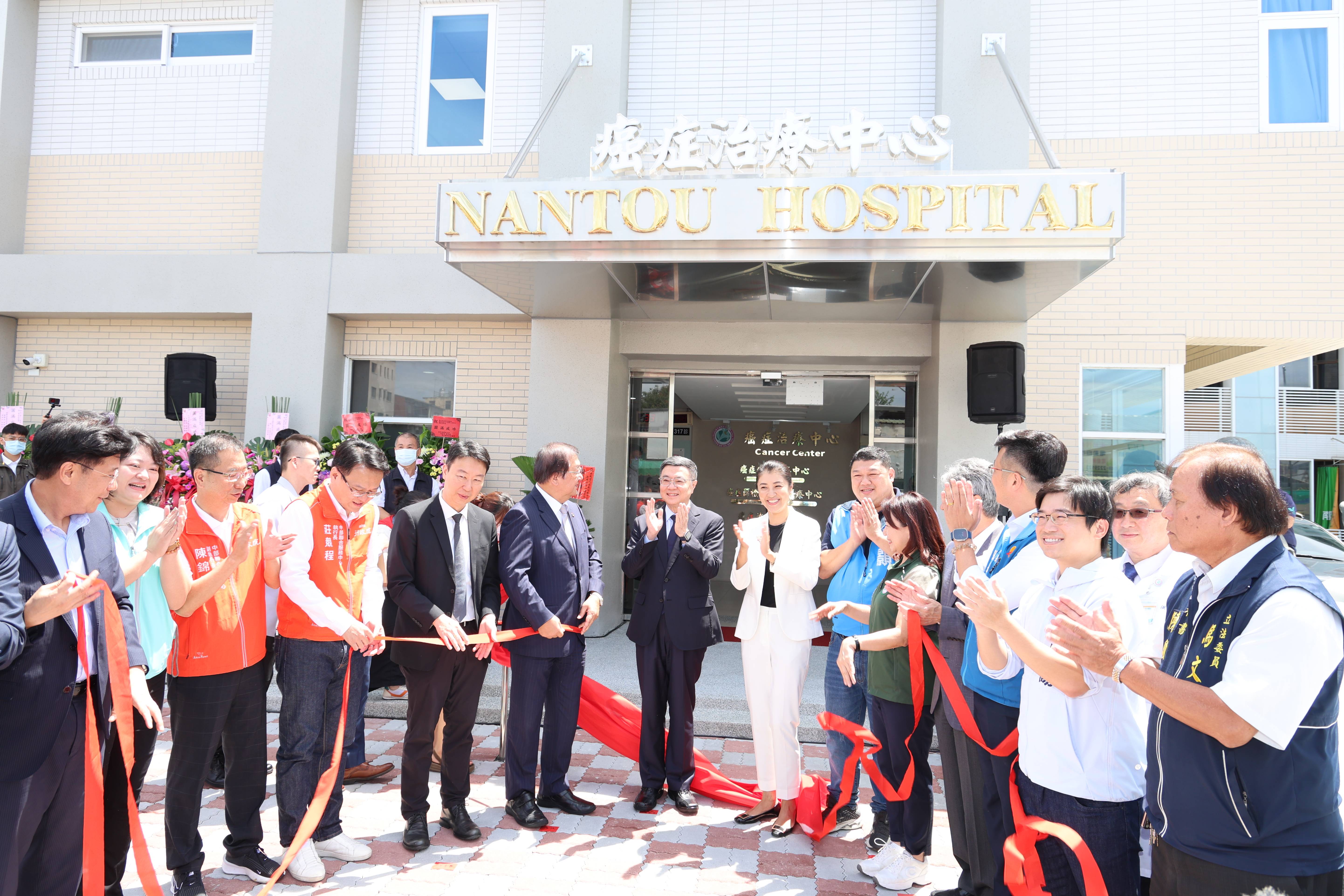 other image1-Premier Cho and County Mayor Hsu Attended Launching Ceremony of Cancer Treatment Center of Nantou Hospital and Inspected Jiji Railway for Improvement Project, August 20th