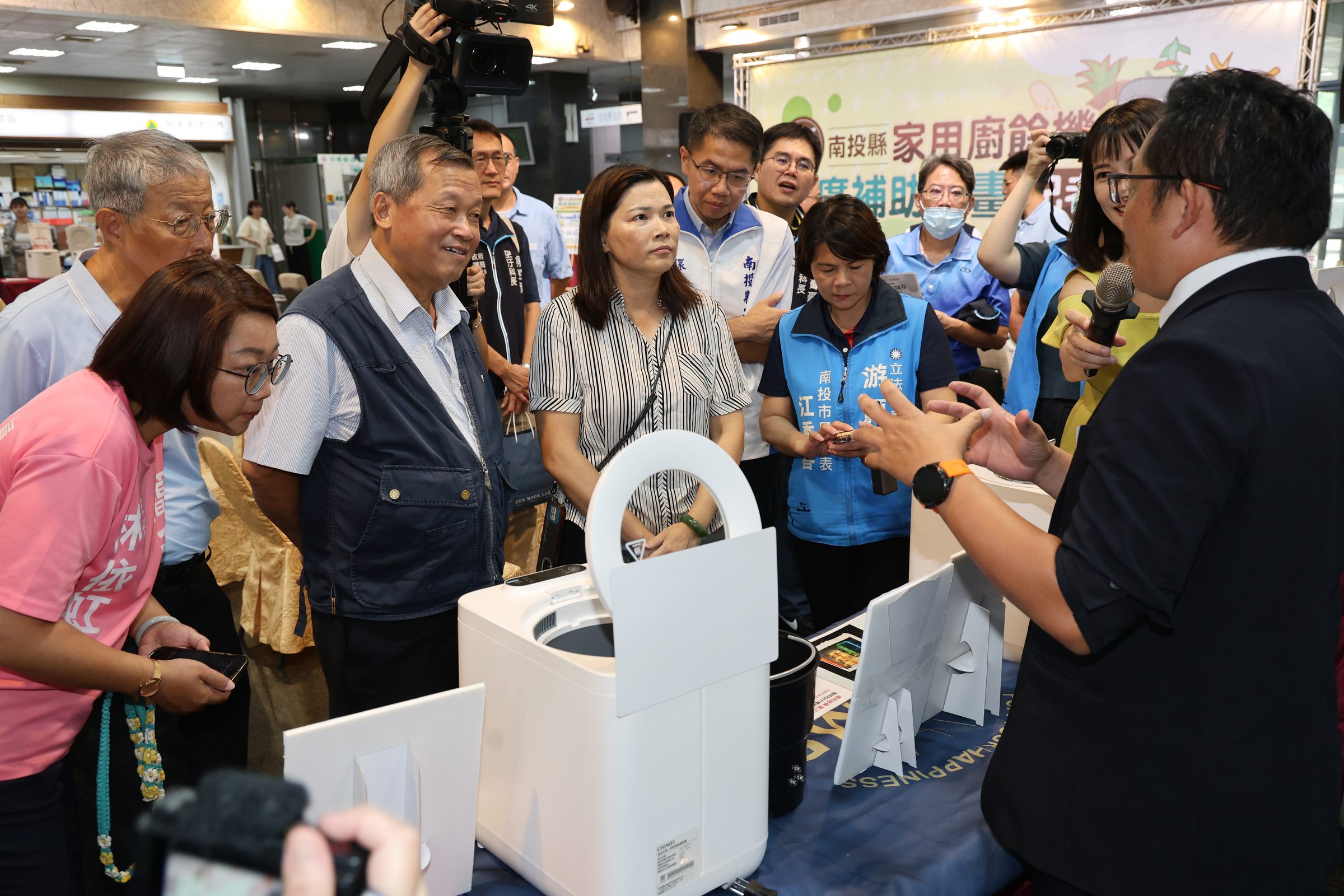 圖片-迎戰廚餘去化新挑戰　南投縣推家用廚餘機補助  每戶最高補助5,000元　副縣長王瑞德代表許縣長宣布啟動　