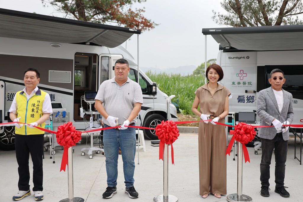相關圖片7-東華醫院行動醫療車啟用　提升南投偏鄉醫療可近性