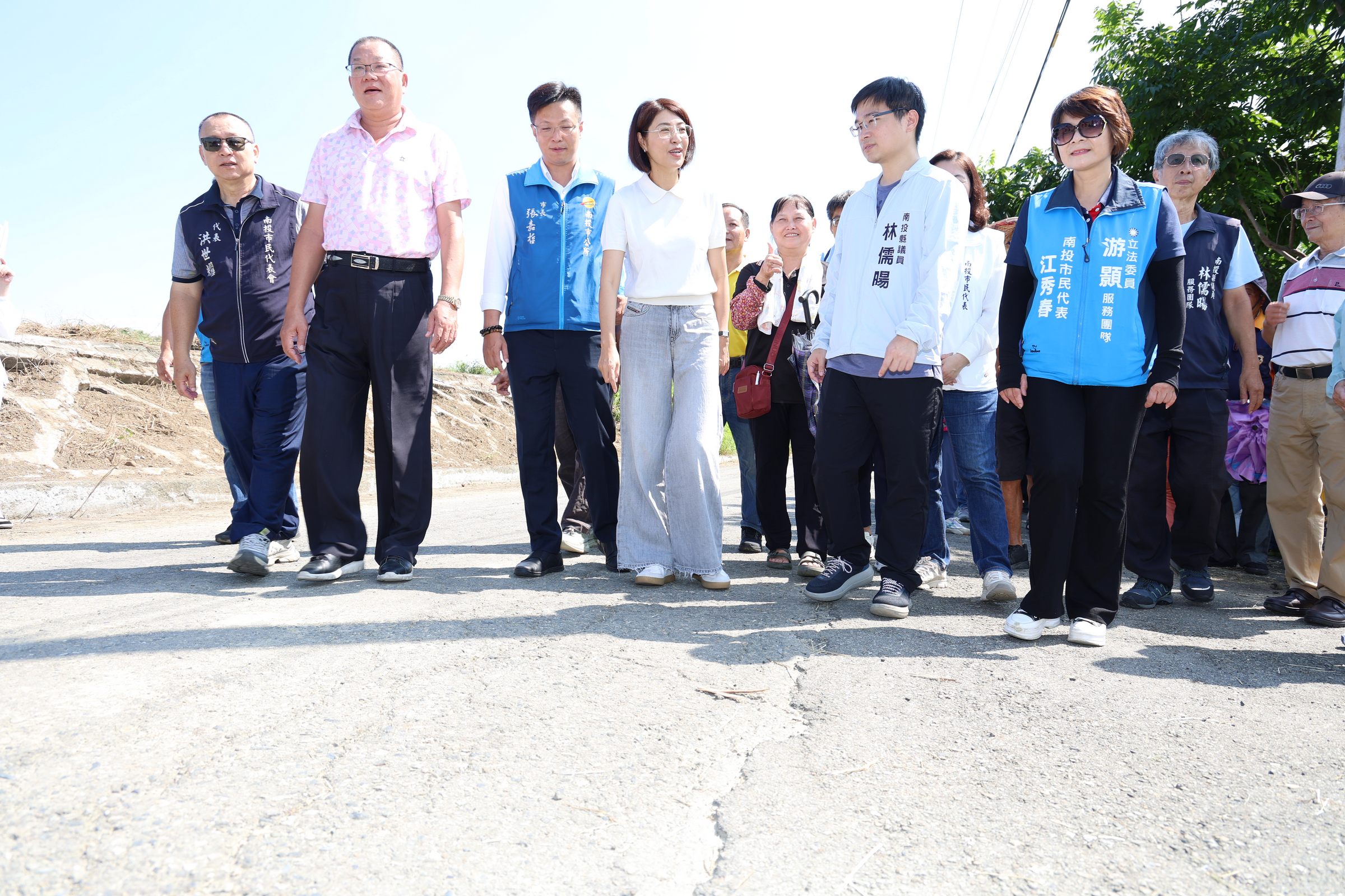 圖片-許縣長率隊會勘南投市14項地方建設簽核逾2,100萬元經費　  傾聽民意解決民瘼 打造安全宜居生活環境