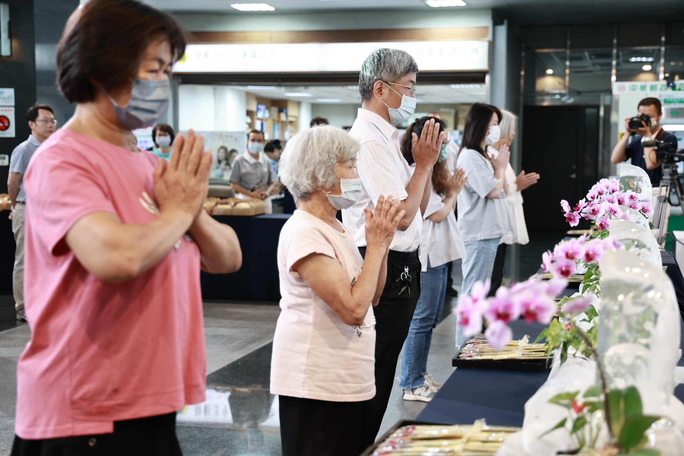 相關圖片1-慈濟辦理佛誕祈福  許縣長參與祈願平安