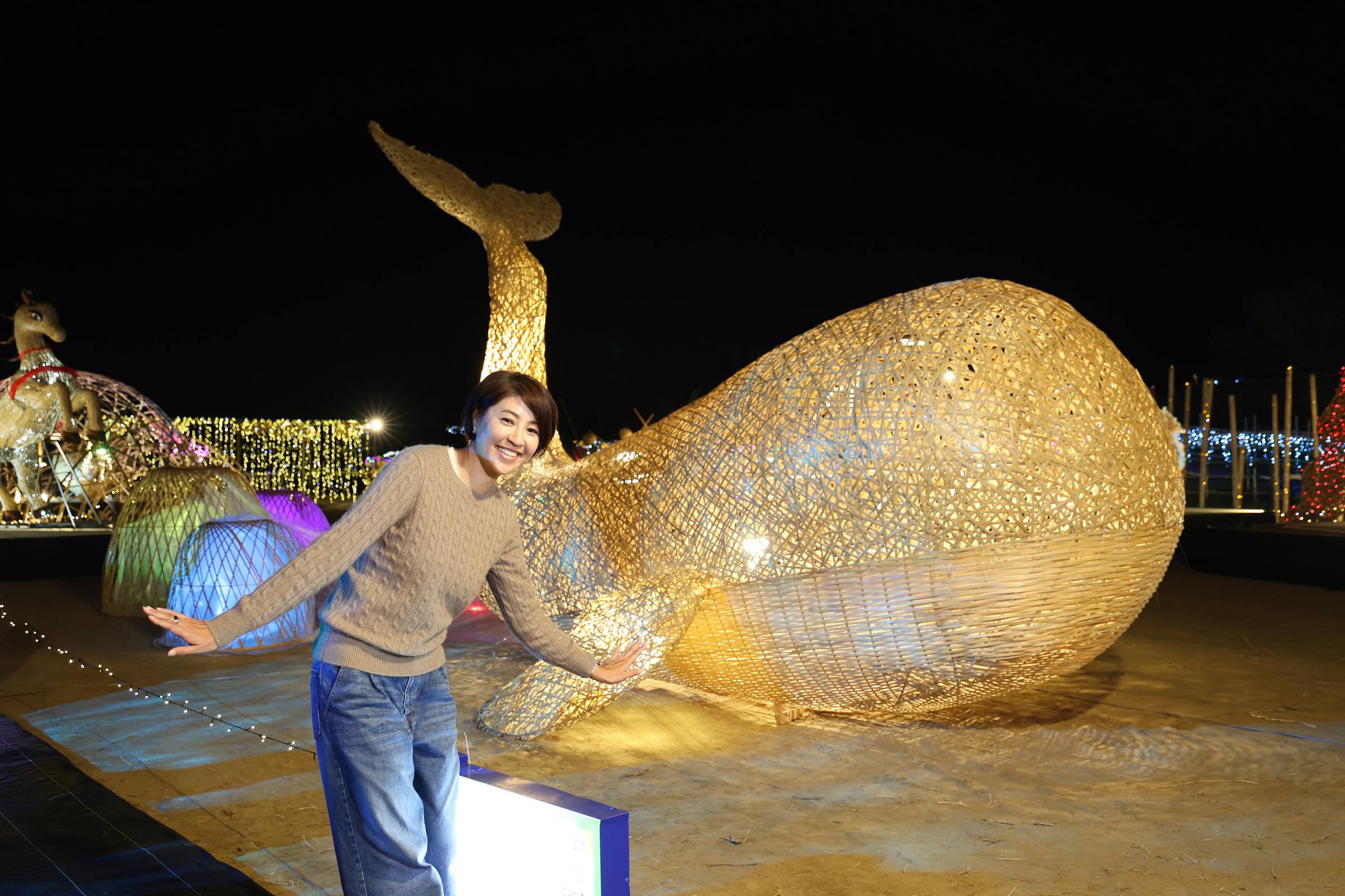 相關圖片8-南投燈會2度迎接金馬年驚豔試燈  小朋友追著許縣長玩透透