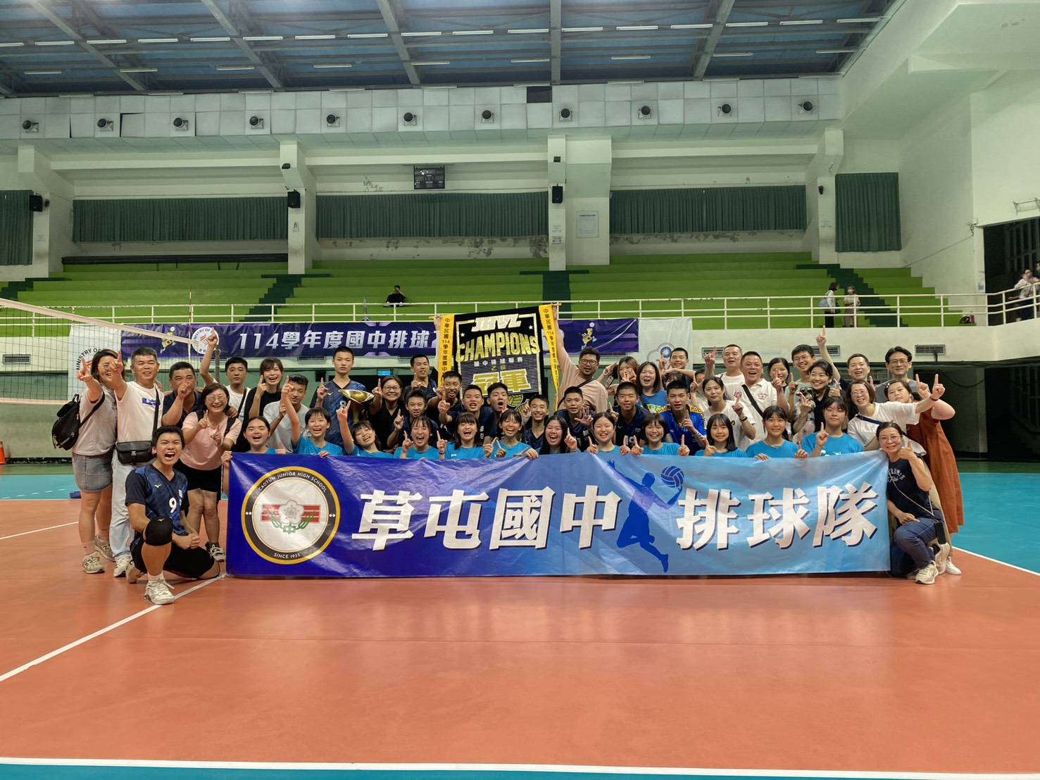 相關圖片7-草屯國中勇奪國中排球乙級聯賽全國冠軍　王副縣長頒獎表揚