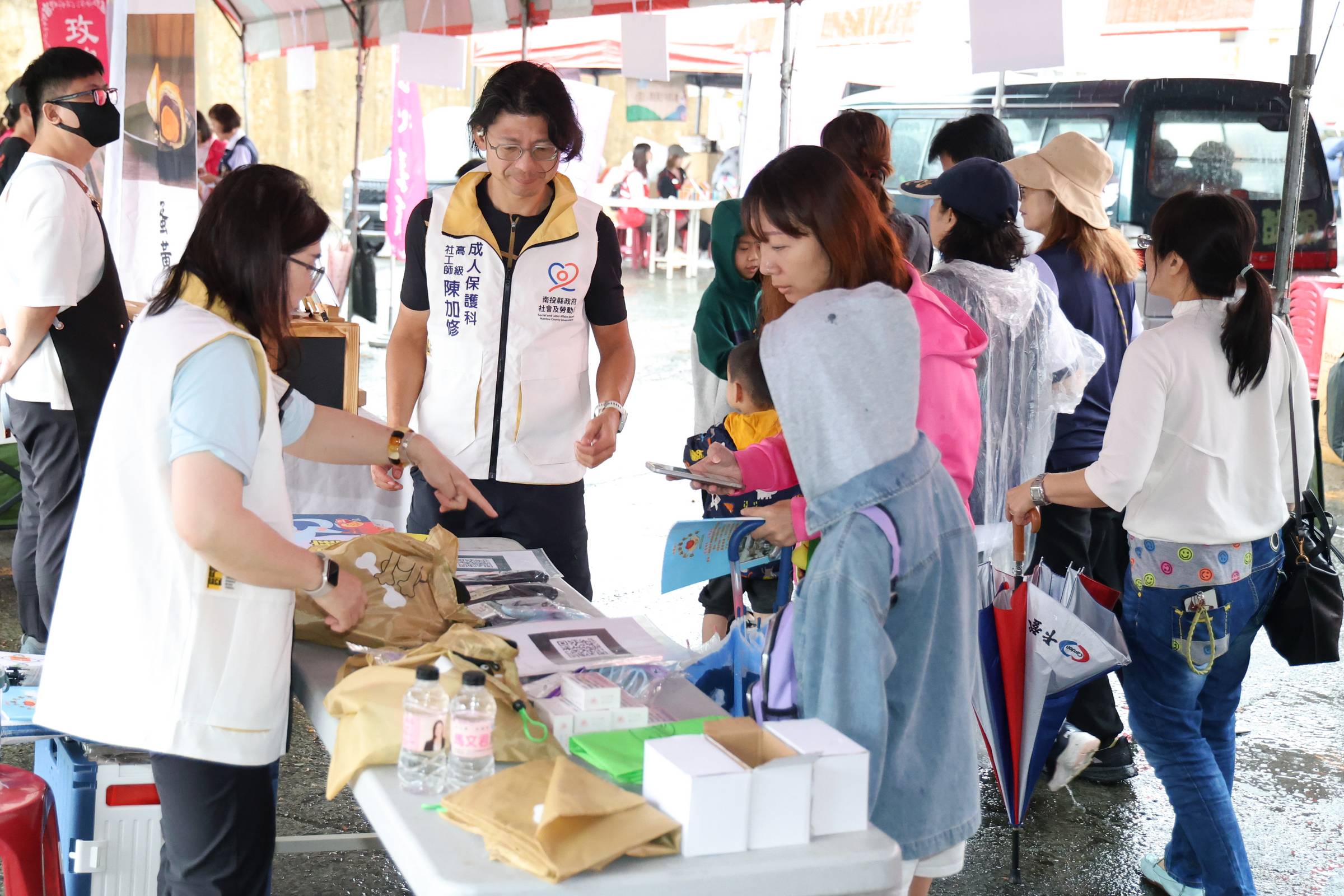 相關圖片5-「金龍賜福藝術文化節」迎春雨引人潮 同享信仰藝文公益之樂