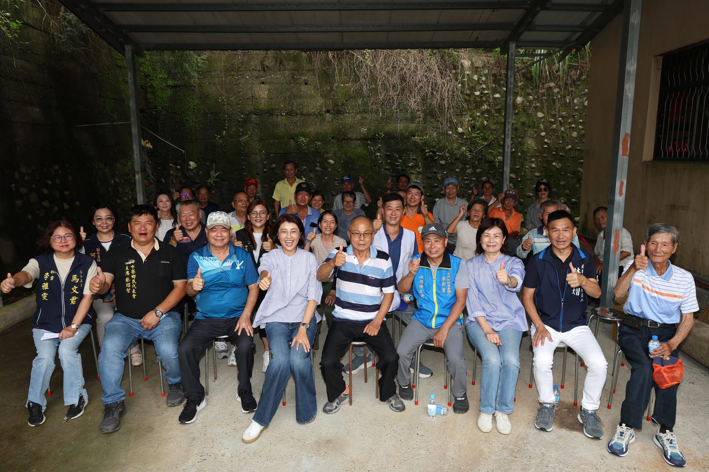 相關圖片4-許縣長勘查中寮鄉及草屯鎮20項地方建設　  改善道路排水守護居民安全