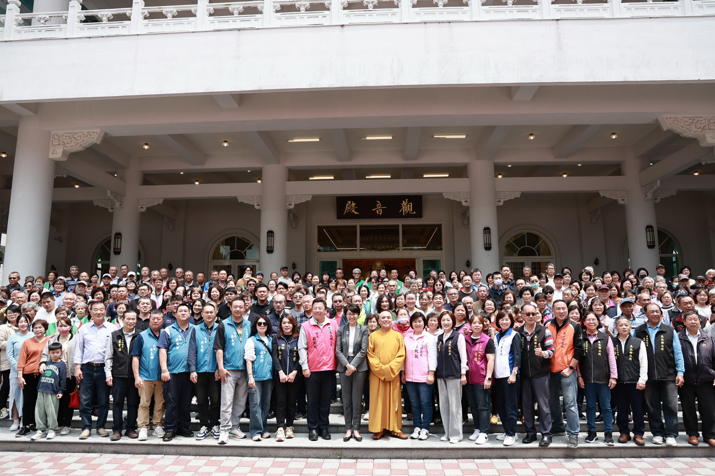 相關圖片3-許縣長出席慈光山人乘寺睦鄰感恩餐會 感謝投入公益與教育