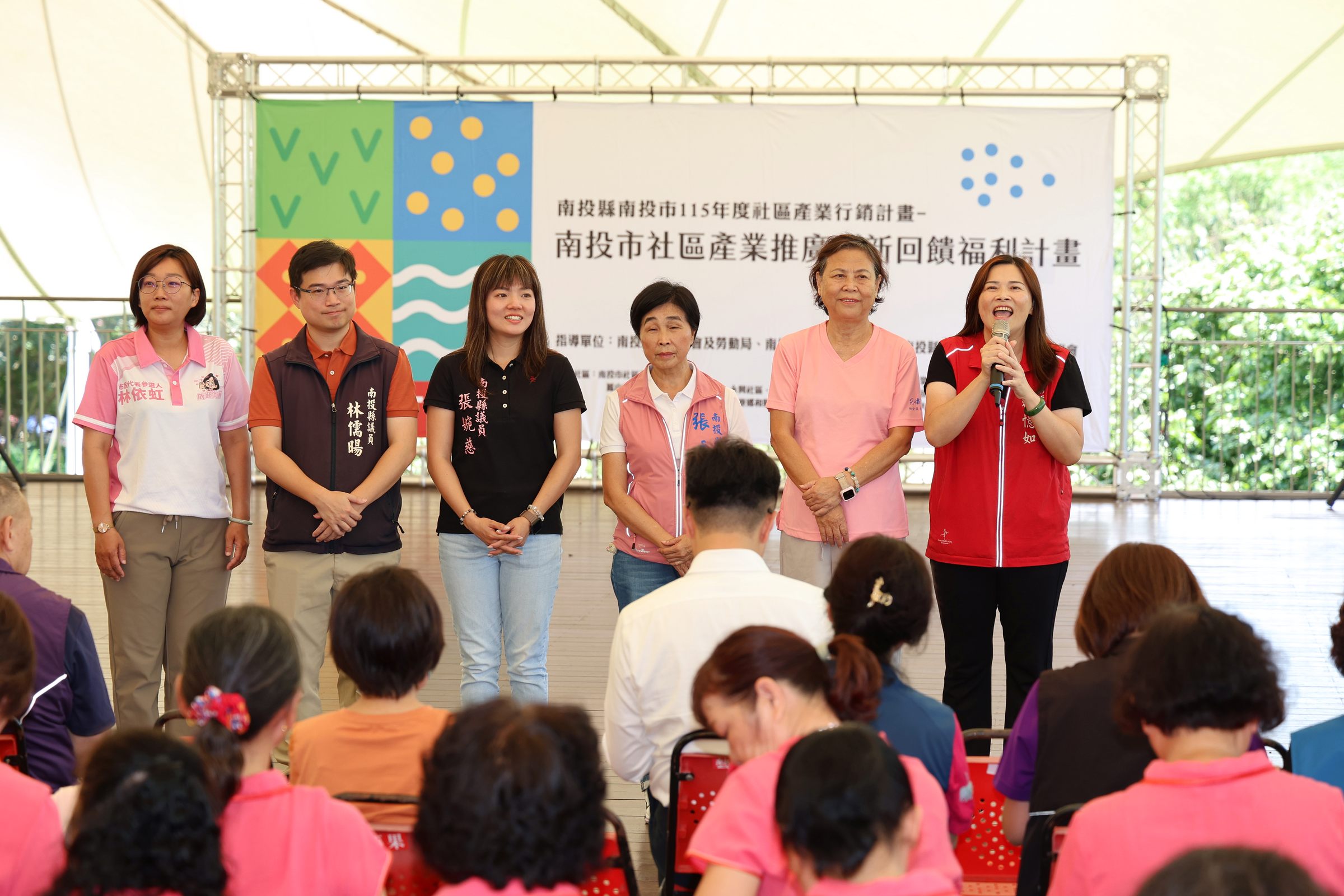 相關圖片6-許縣長力挺社區產業　16個社區齊聚展售展現南投地方創生能量