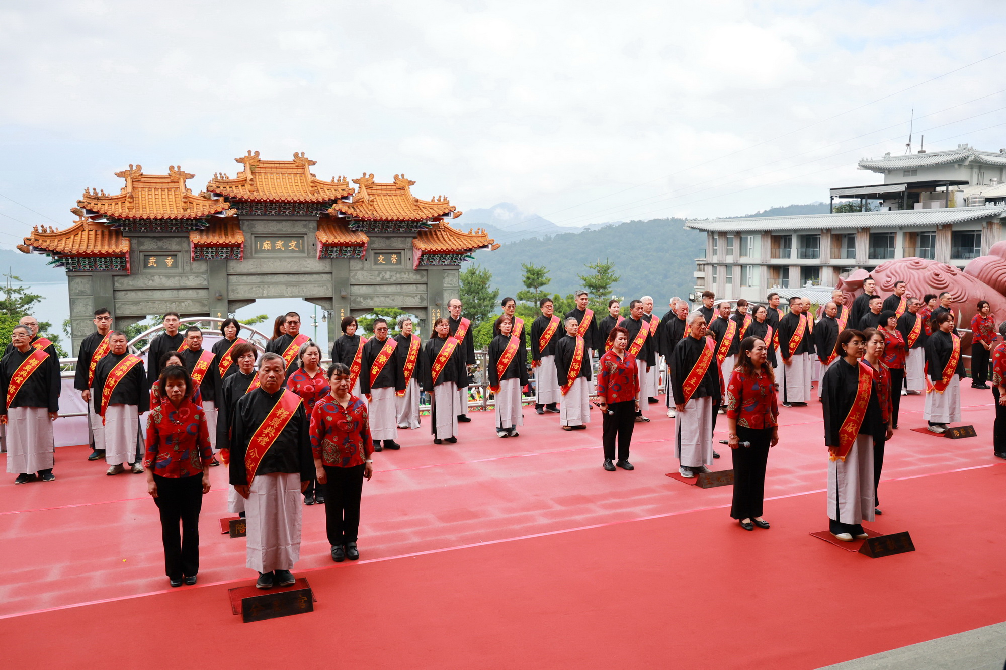 圖片-日月潭文武廟祭孔大典隆重登場　許縣長循古禮祭孔並見證公益捐贈