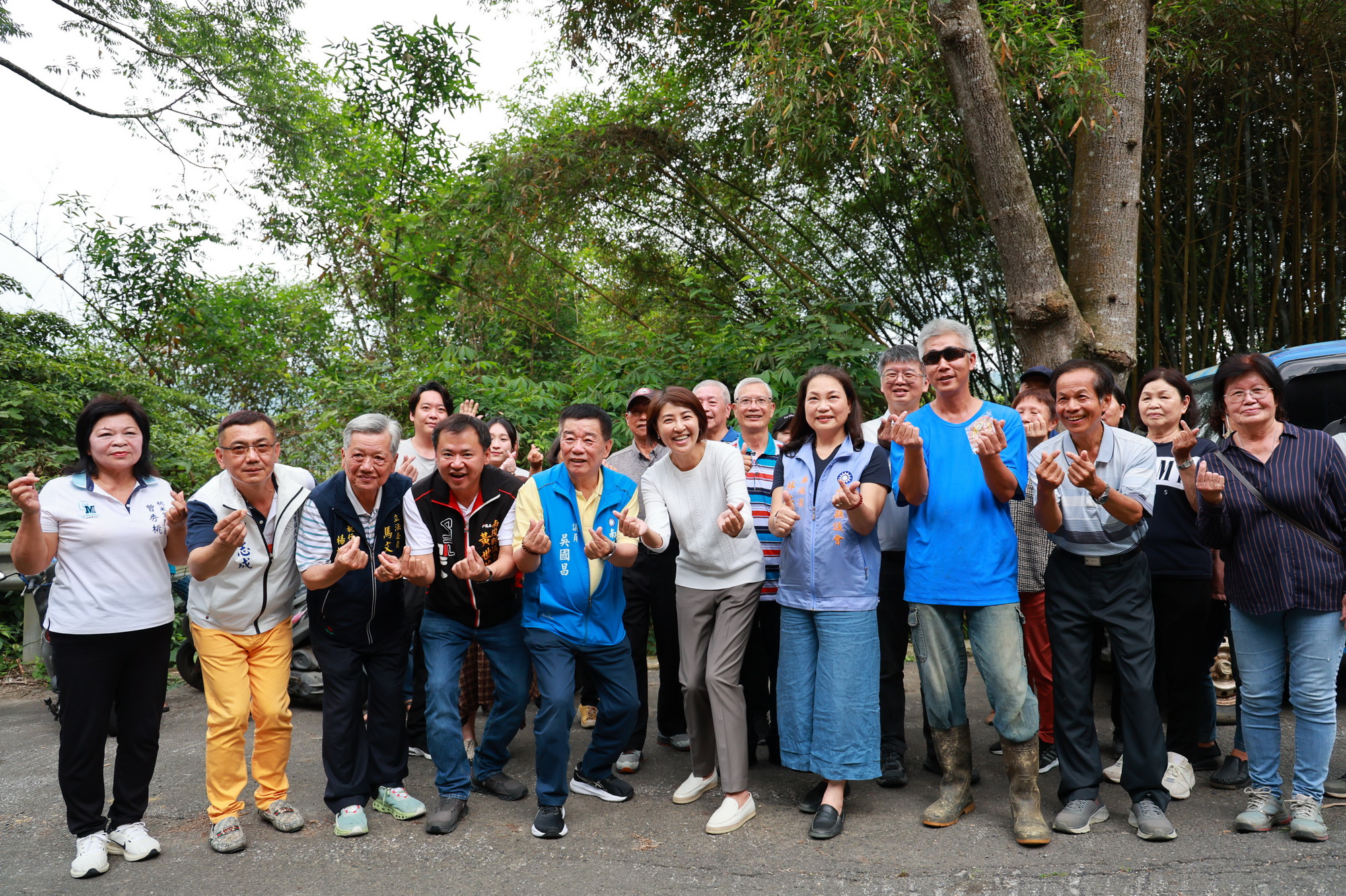 相關圖片4-許縣長會勘埔里及魚池13件道路改善工程  提升在地鄉親出入安全與農產運輸便利性