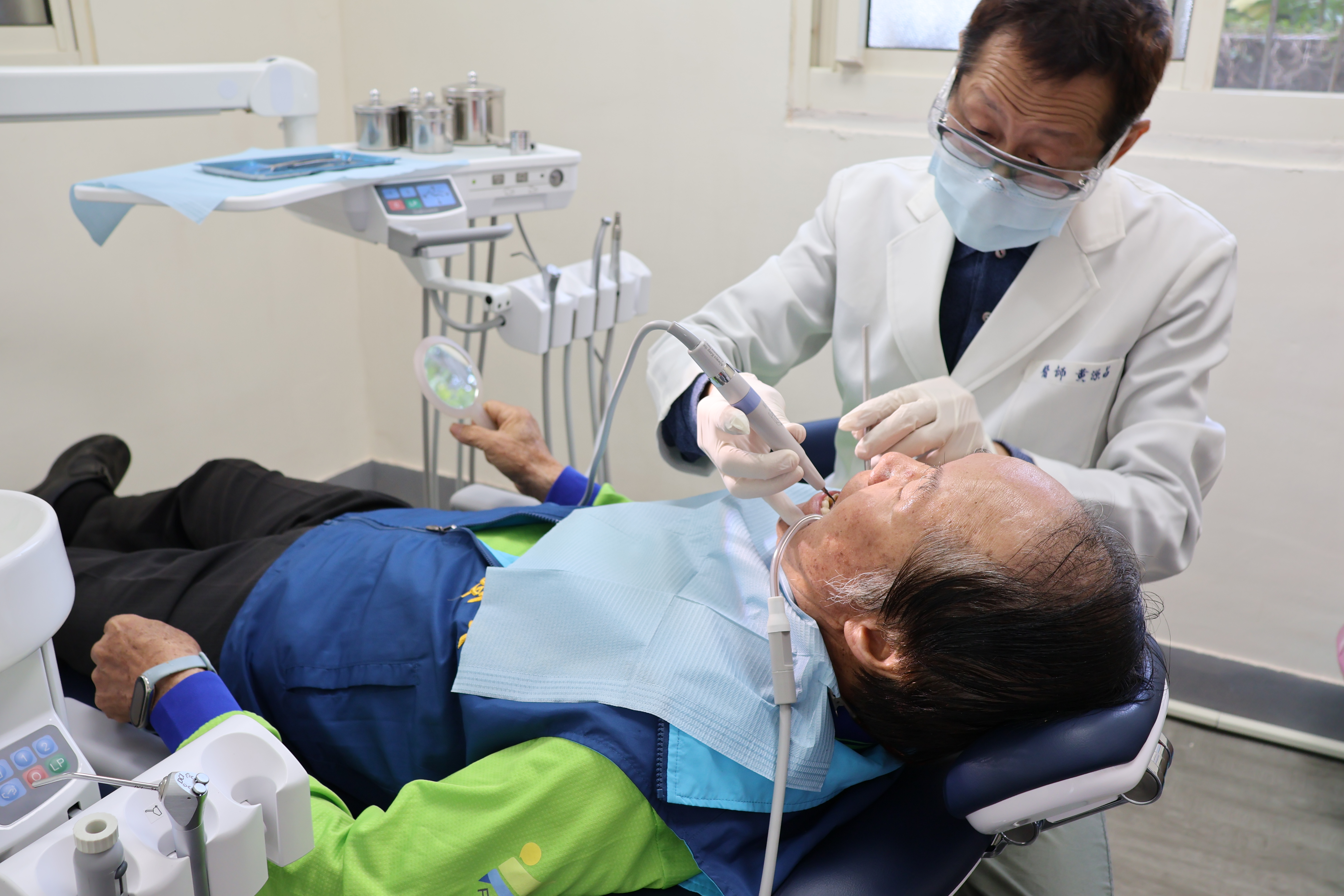 相關圖片7-5/4牙醫師節 致敬守護口腔健康的牙醫師