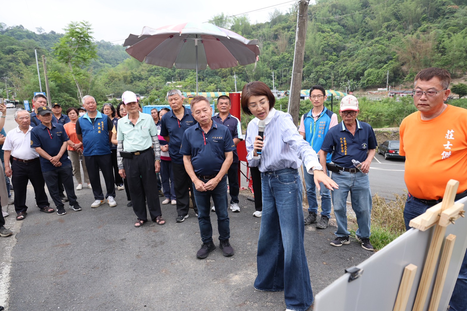 圖片-中寮鄉15處農水路急需改善 許縣長會勘核撥2,297萬9千餘元改善