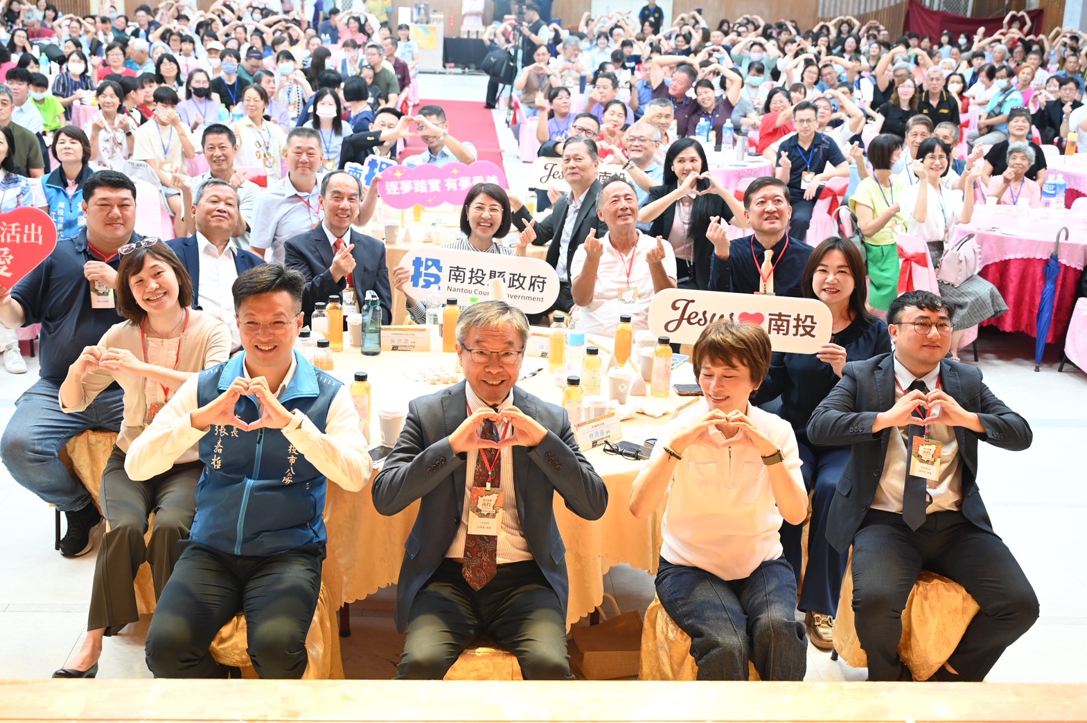 相關圖片3-「就是愛南投」第四屆城市祈禱早禱會盛大登場 許淑華縣長攜手各界500人齊心祈福共創永續宜居城