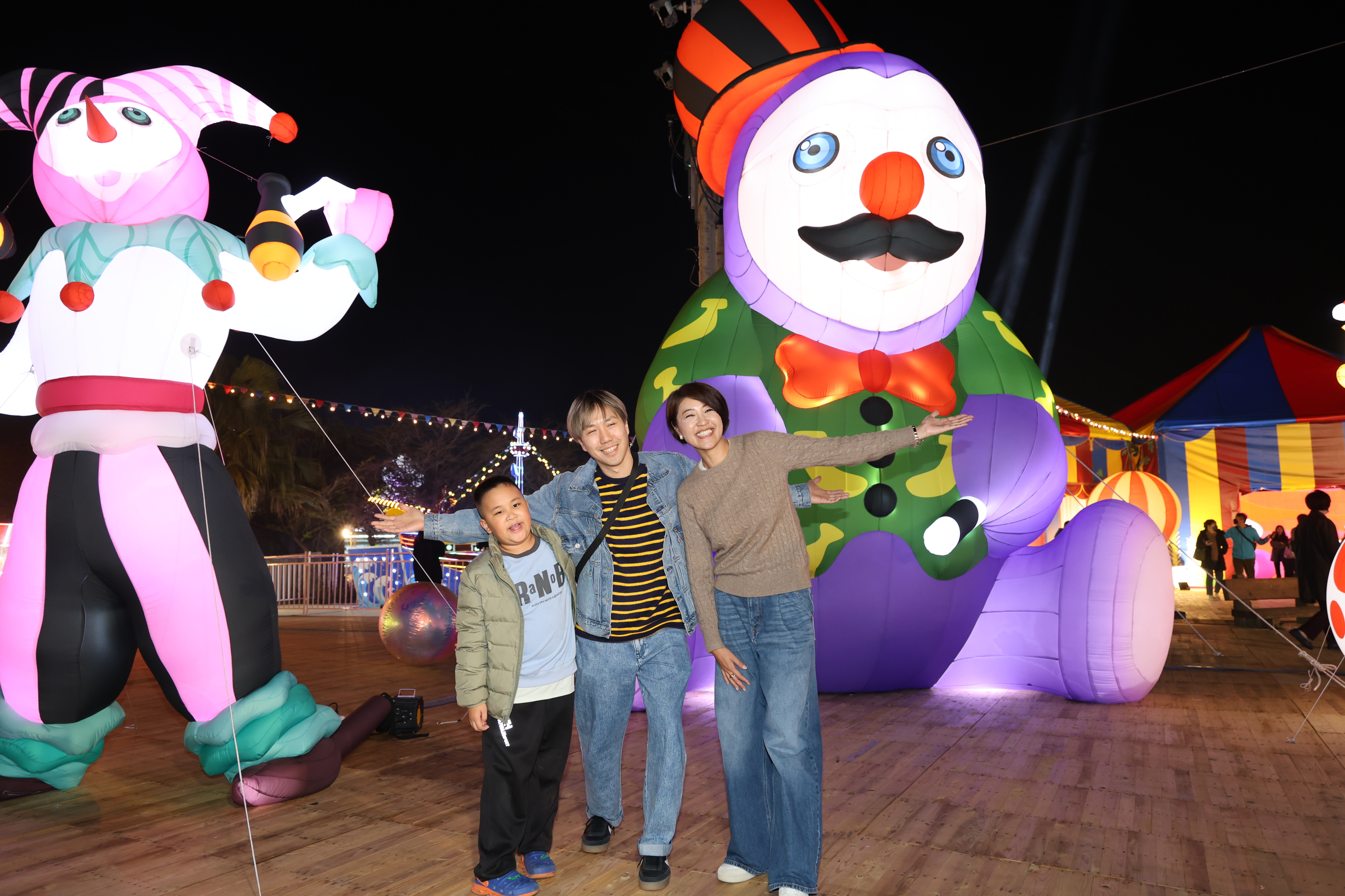 相關圖片3-南投燈會2度迎接金馬年驚豔試燈  小朋友追著許縣長玩透透