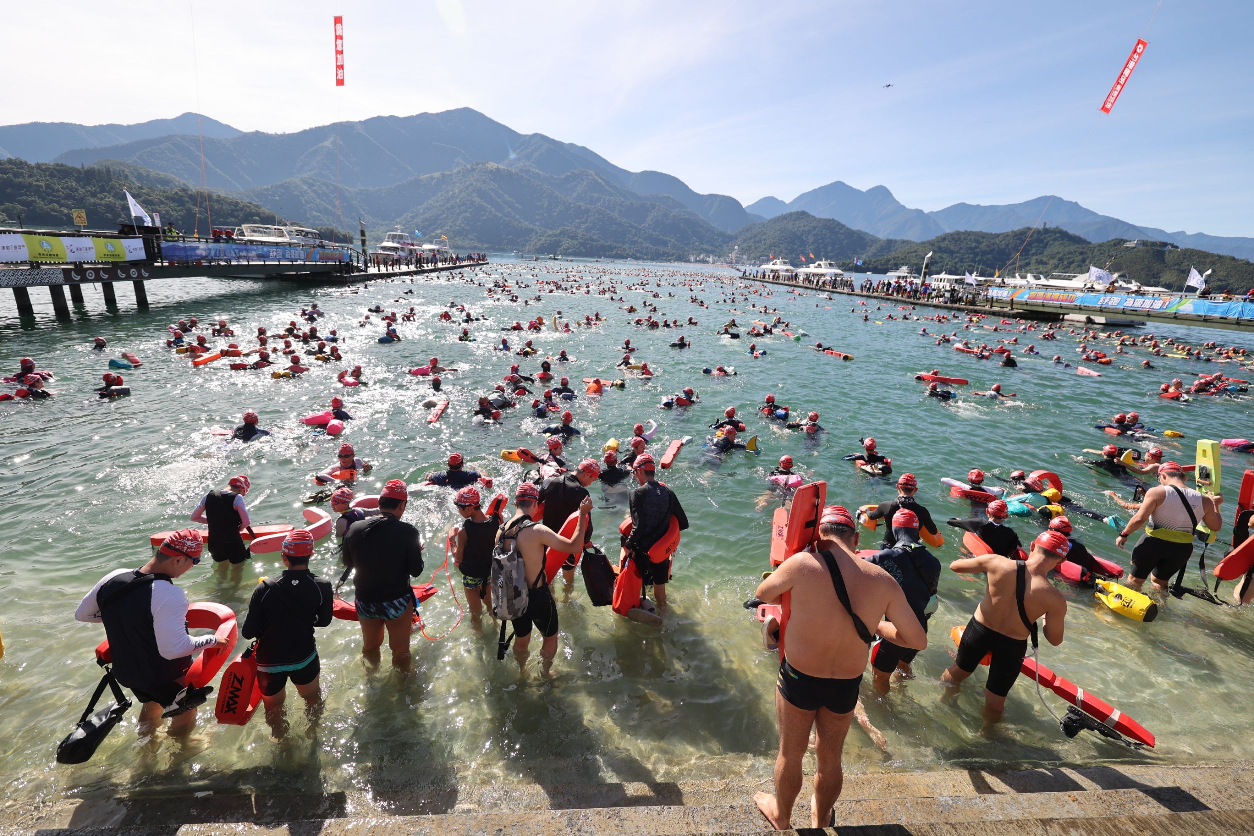 other image2-Swimming for Health in Sun Moon Lake International Swimming Carnival, County Mayor Hsu to Discuss Feasibility of Increasing Event Frequency, Sep 15th