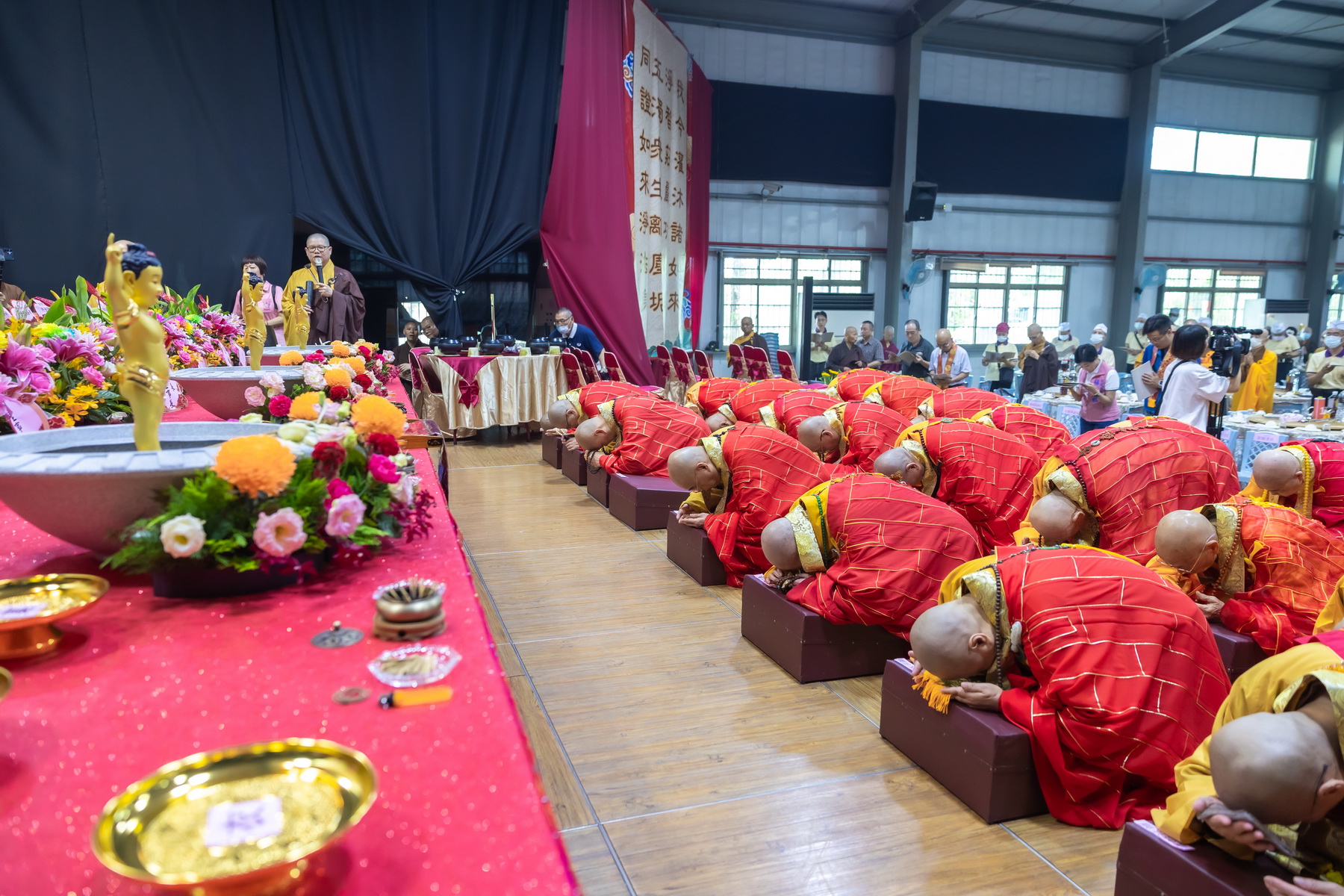 相關圖片4-南投縣佛教會2570年聖誕浴佛祈福點燈大法會　許縣長為民祈福