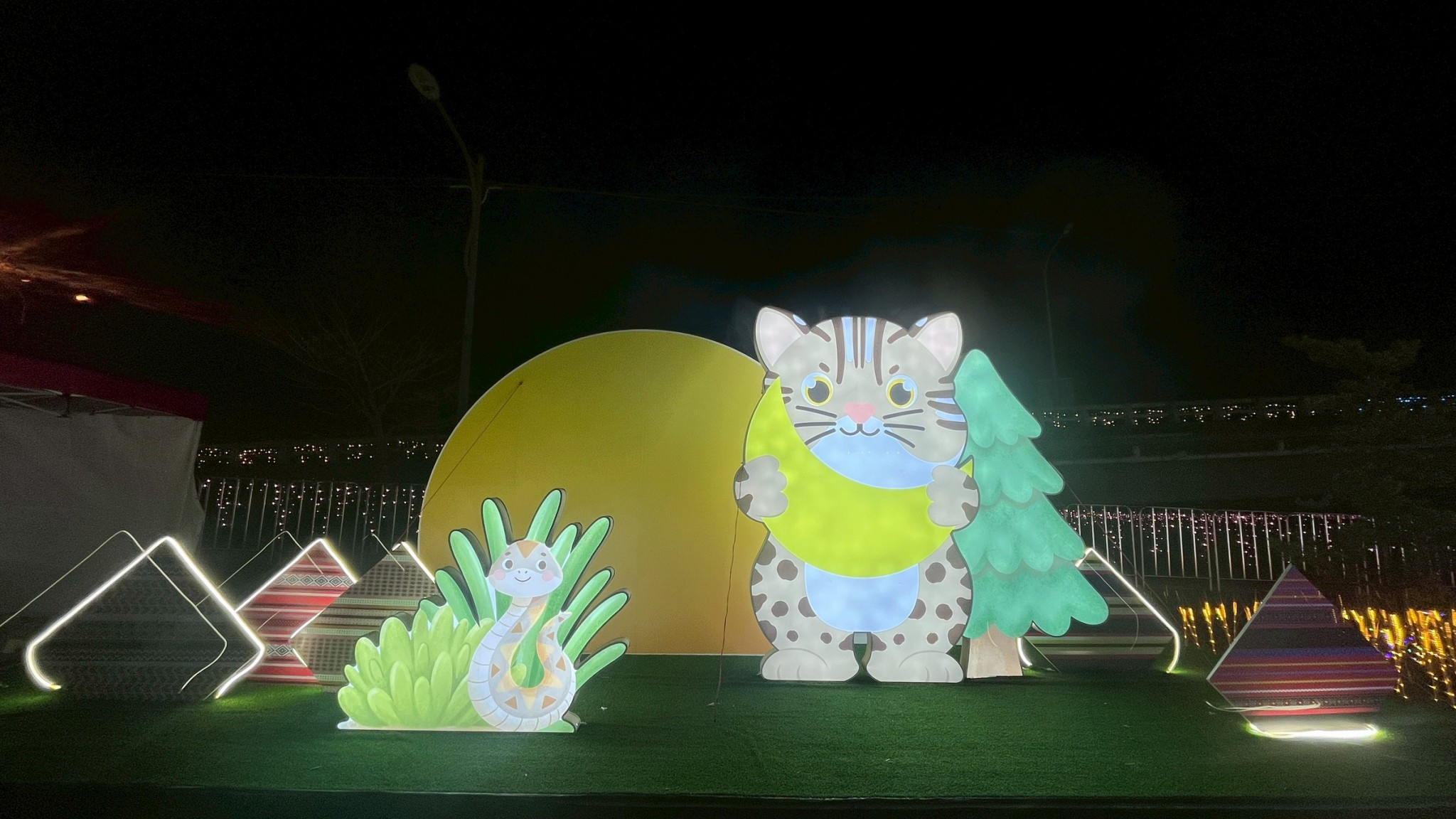 相關圖片2-南投燈會原民燈區「光舞豐年」同步放光