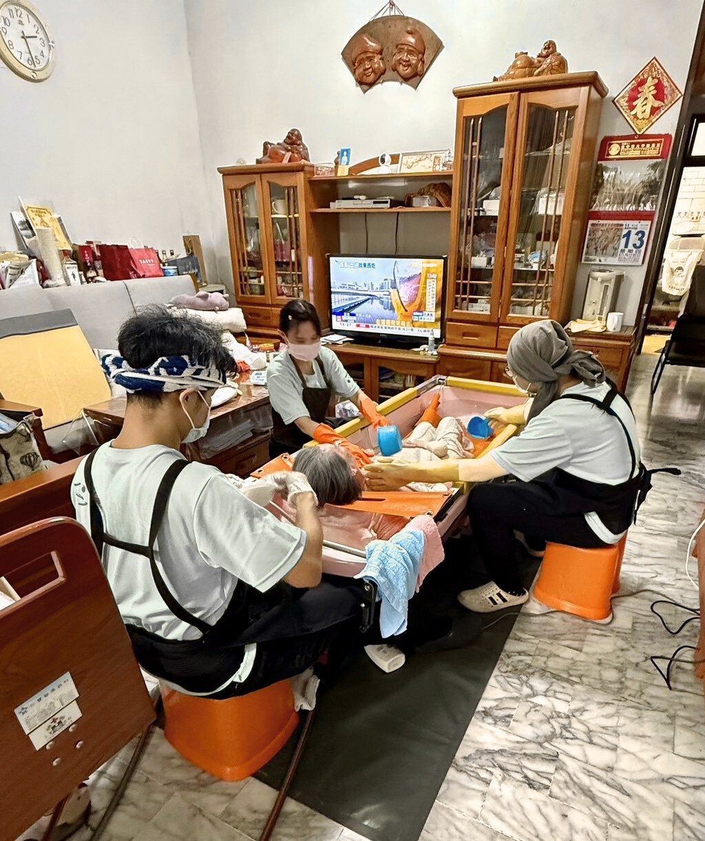相關圖片2-長照到宅沐浴車服務，臥床失能者也能安心洗個香噴噴的澡