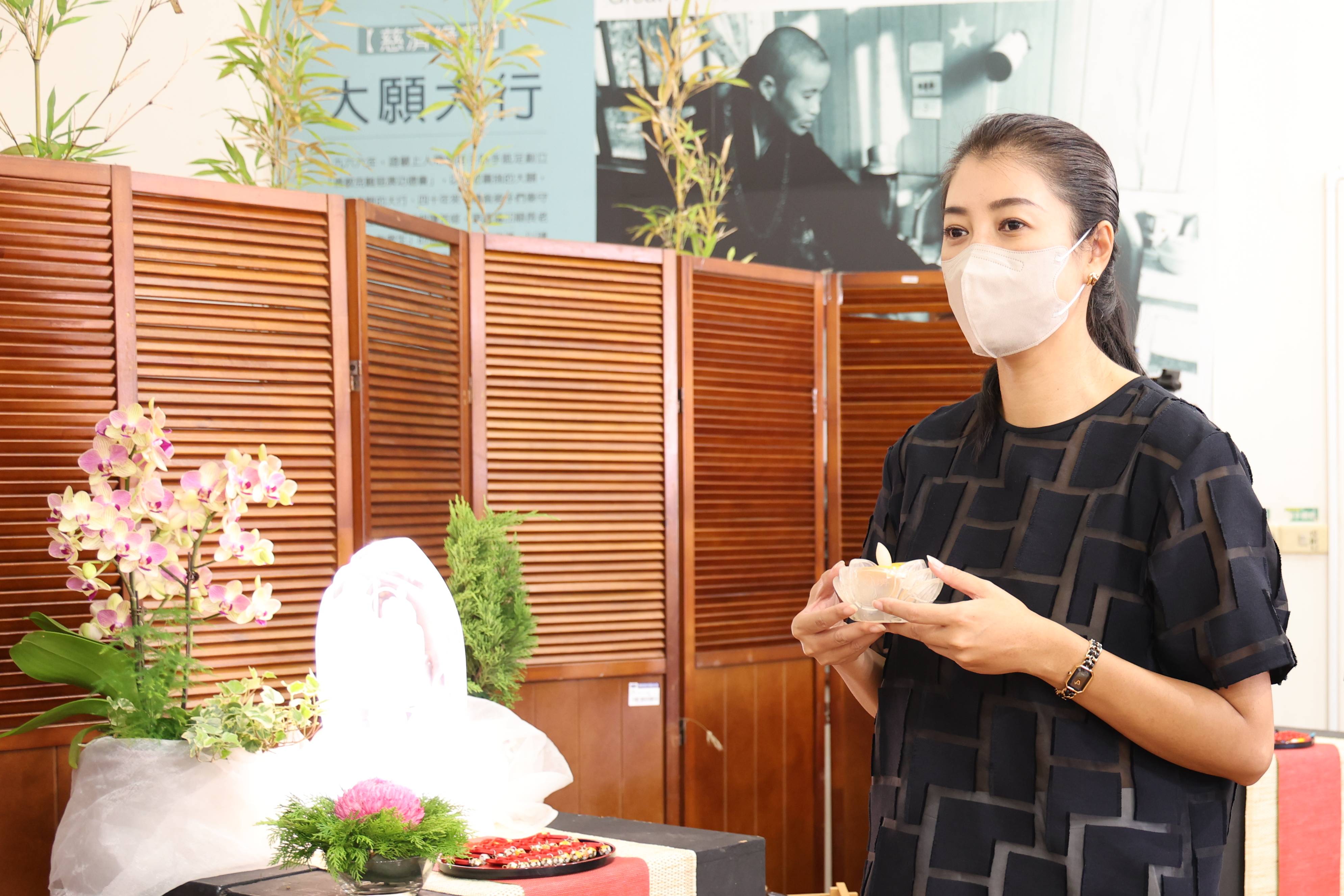 相關圖片1-草屯慈濟吉祥祈福會   許縣長獻供推廣蔬食愛地球