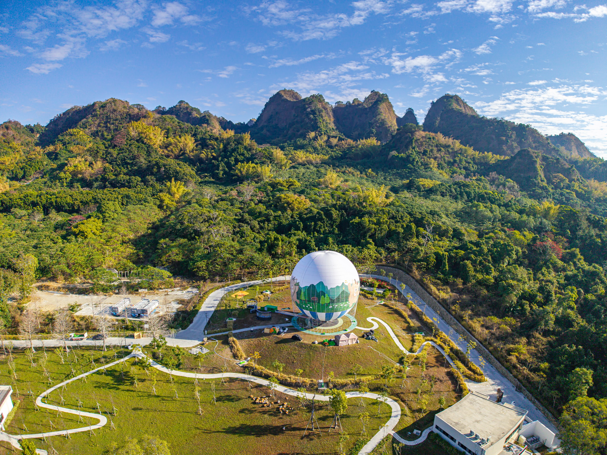 相關圖片2-九九峰氦氣球組裝完成　外型29日搶先曝光