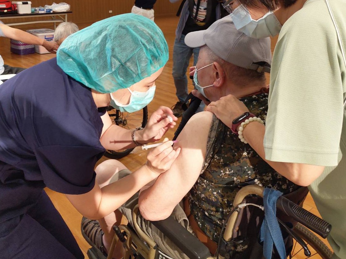 相關圖片1-公費成人肺炎鏈球菌再升級，一劑接種完成保護