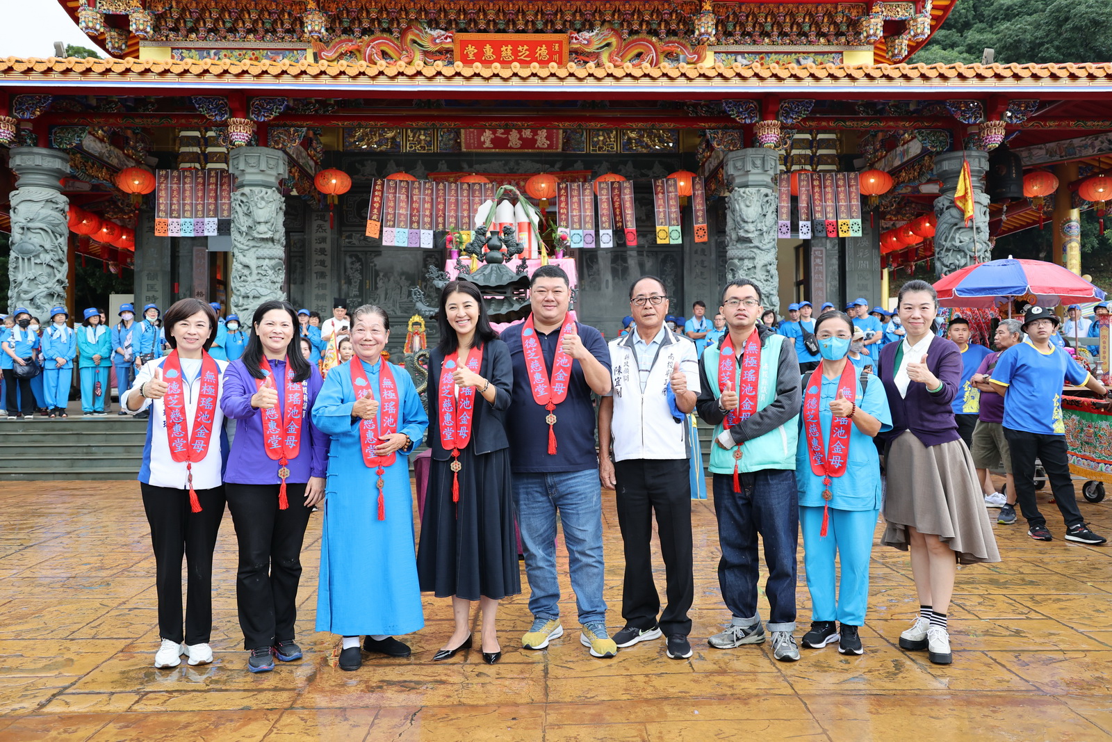 相關圖片3-名間德芝慈惠堂祈安遶境團拜　許縣長為南投祈福
