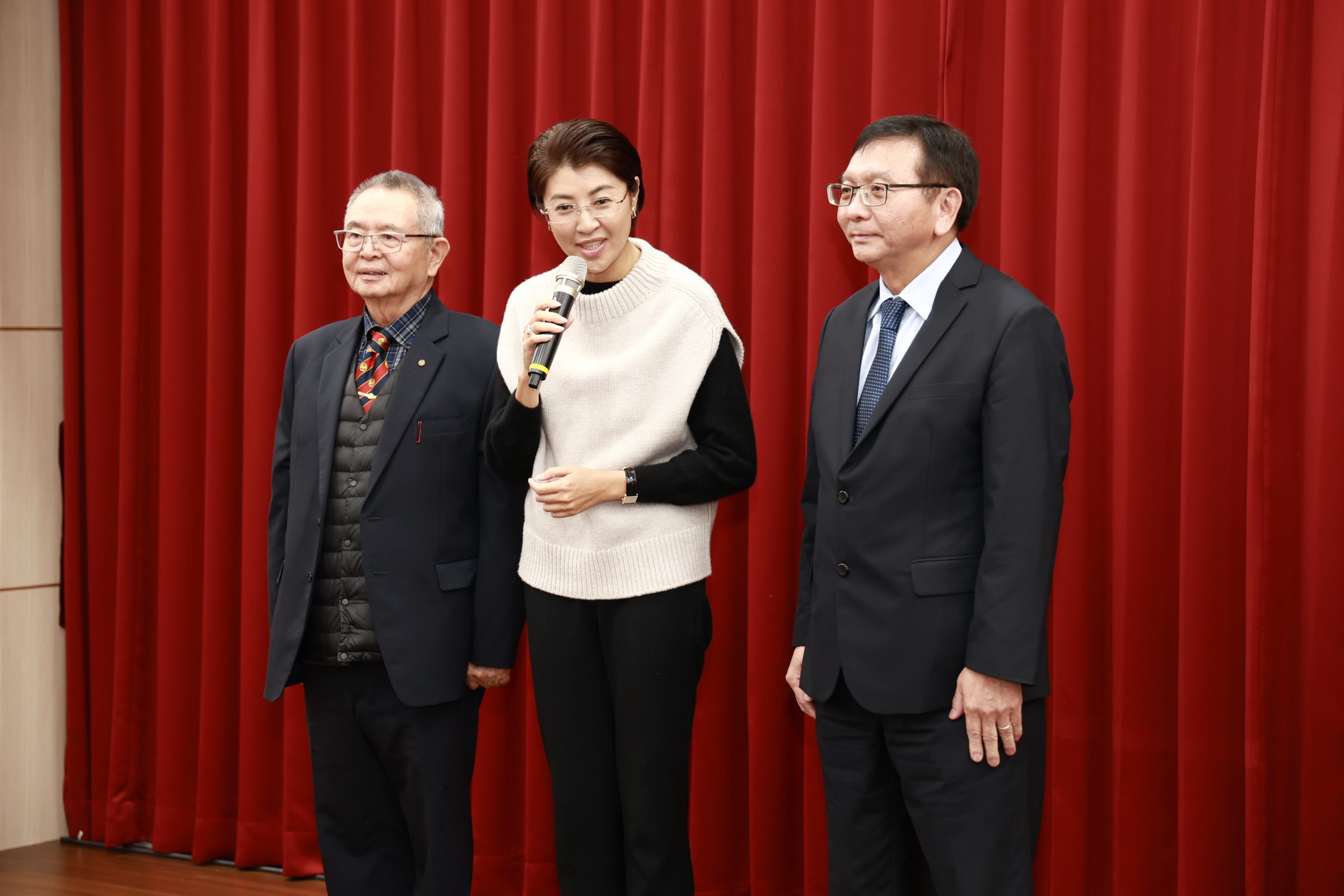 相關圖片2-竹山工業區廠商協進會理事長交接  許縣長到場監交祝賀