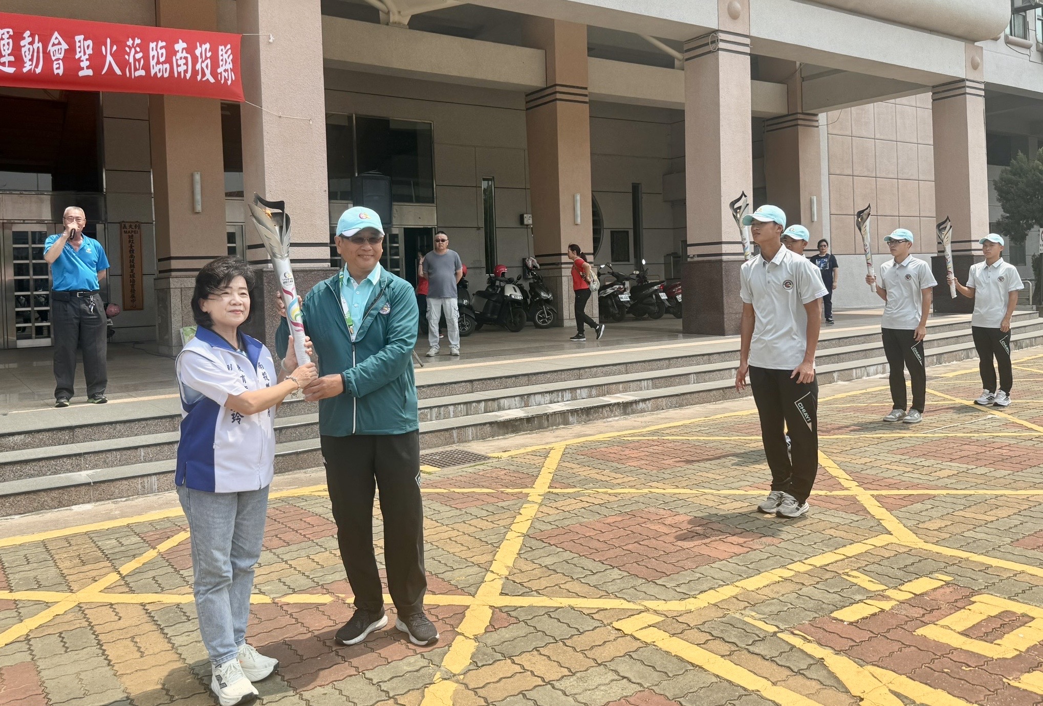 相關圖片1-115年全中運聖火傳遞抵達 南投熱情迎接薪火相傳