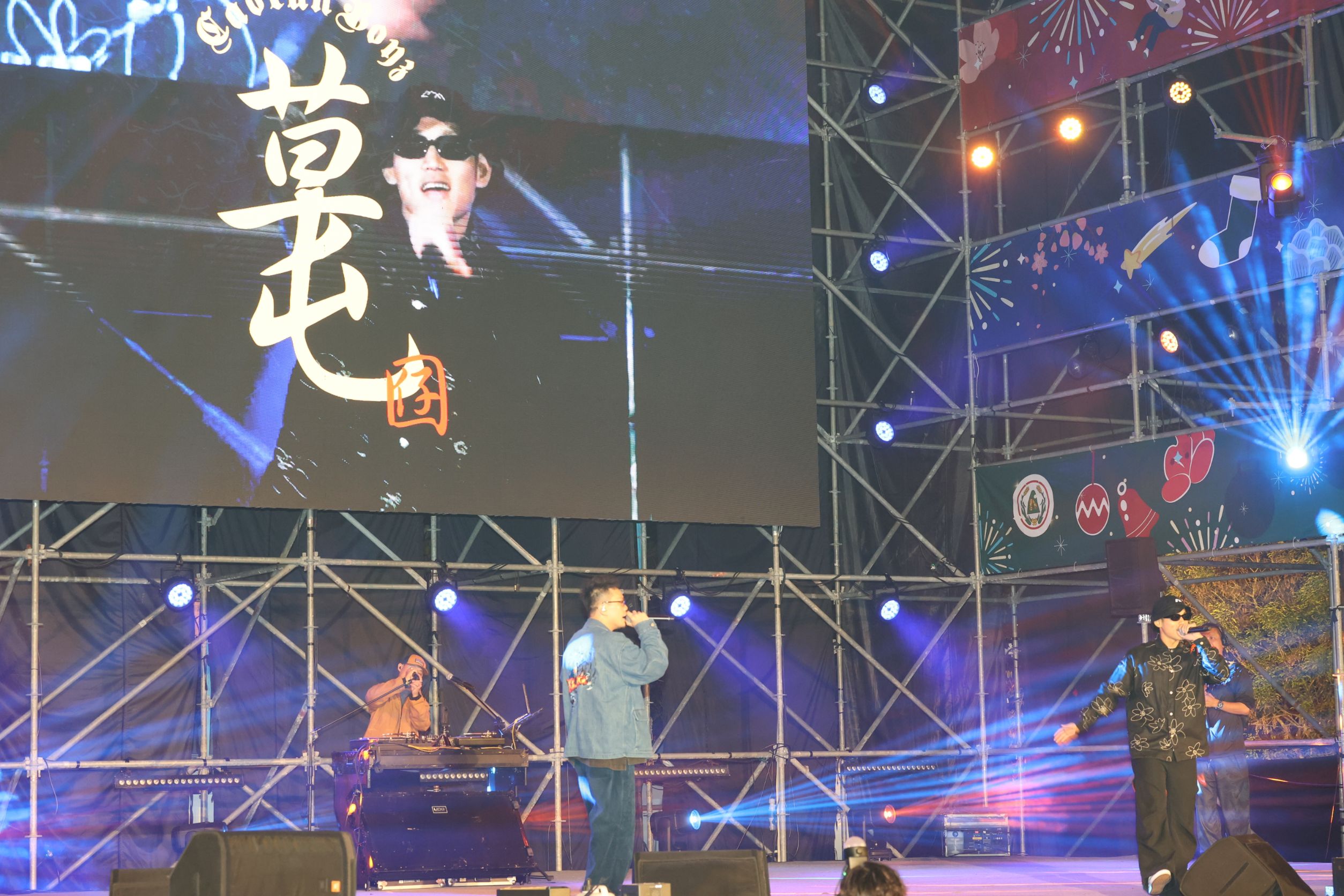 相關圖片1-2025草屯聖誕煙火嘉年華璀璨落幕！ 許縣長：明年擴大舉辦