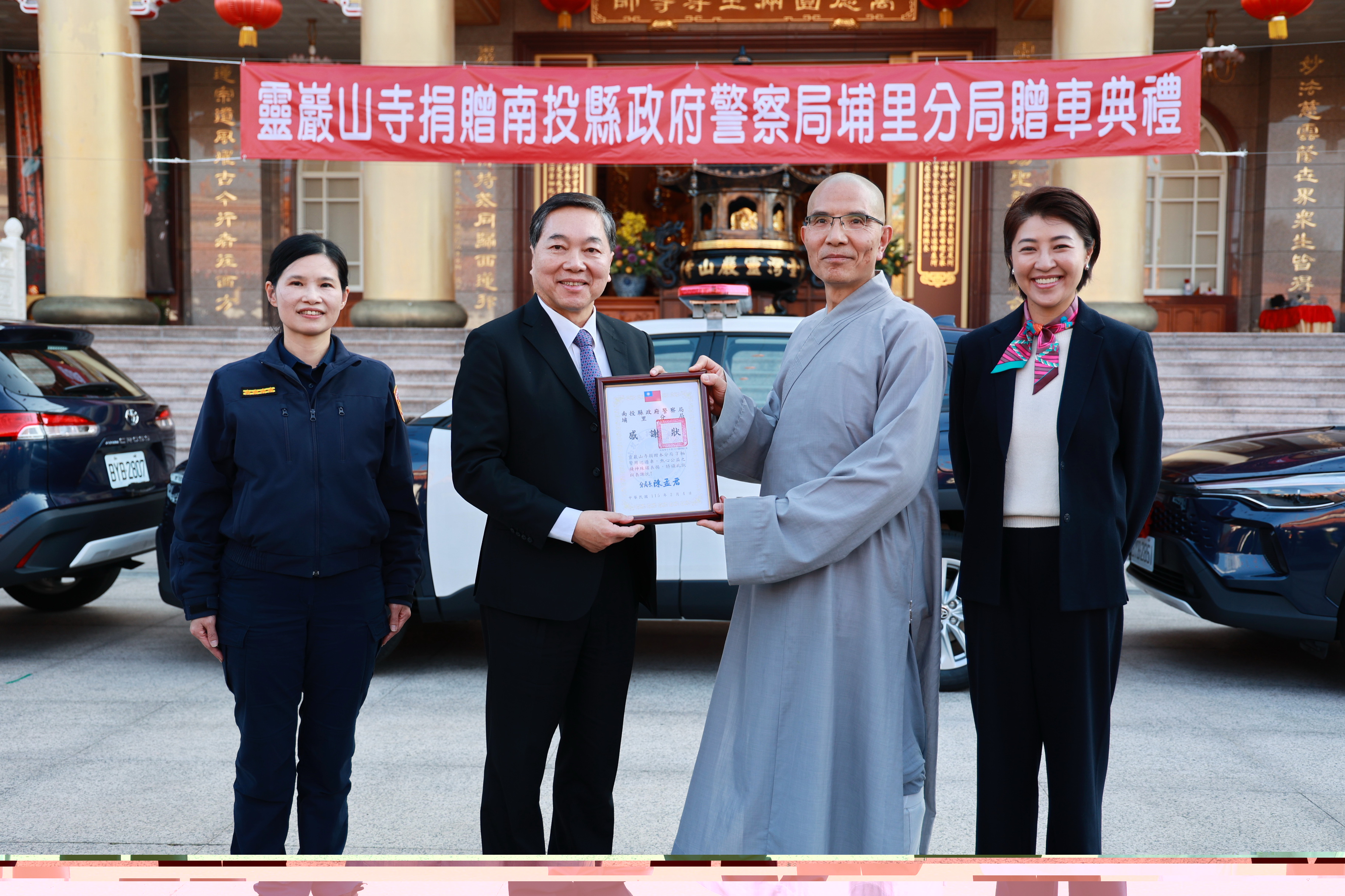 相關圖片2-佛門慈悲護治安  靈巖山寺捐贈三輛警用巡邏車　