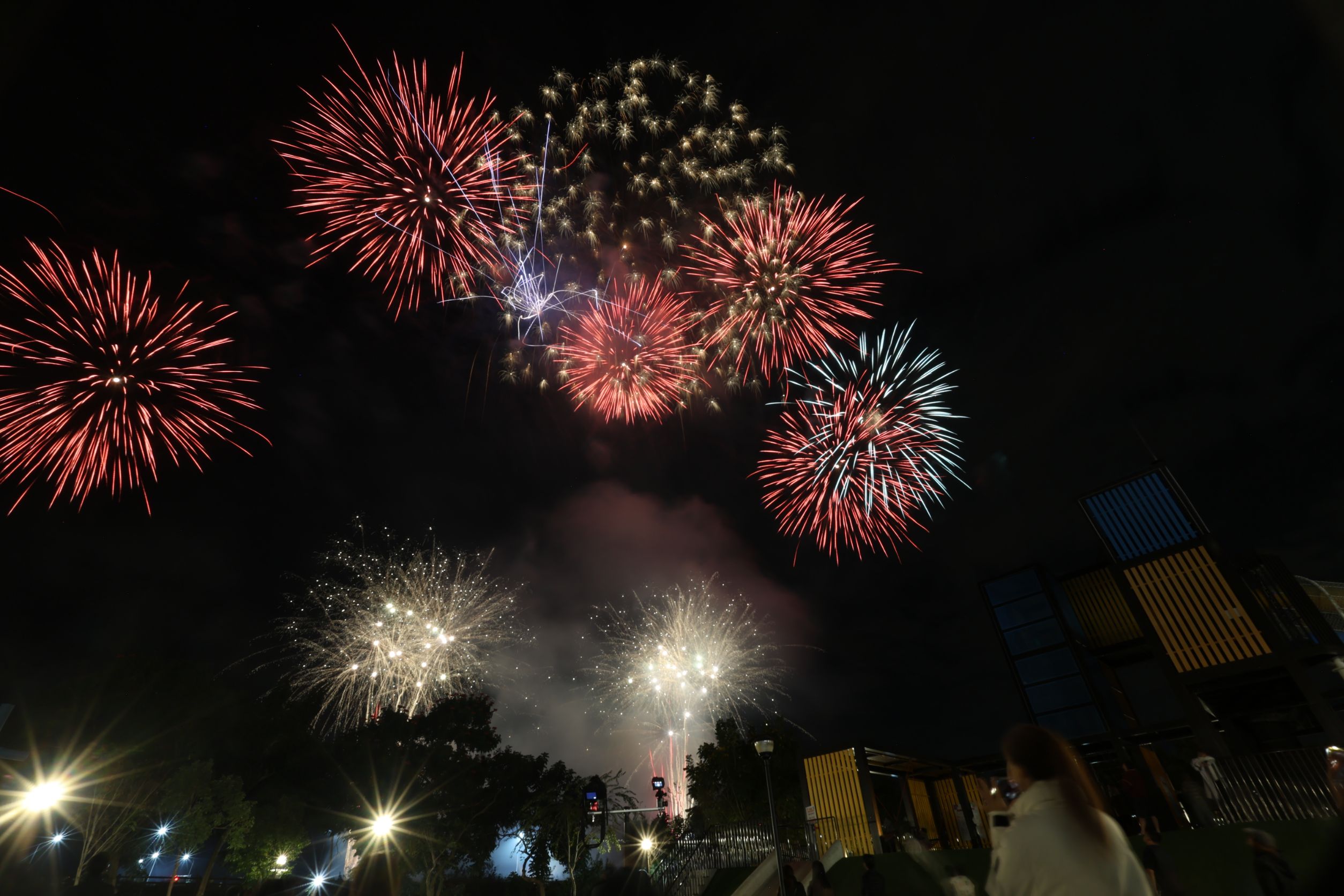 相關圖片8-2025草屯聖誕煙火嘉年華璀璨落幕！ 許縣長：明年擴大舉辦