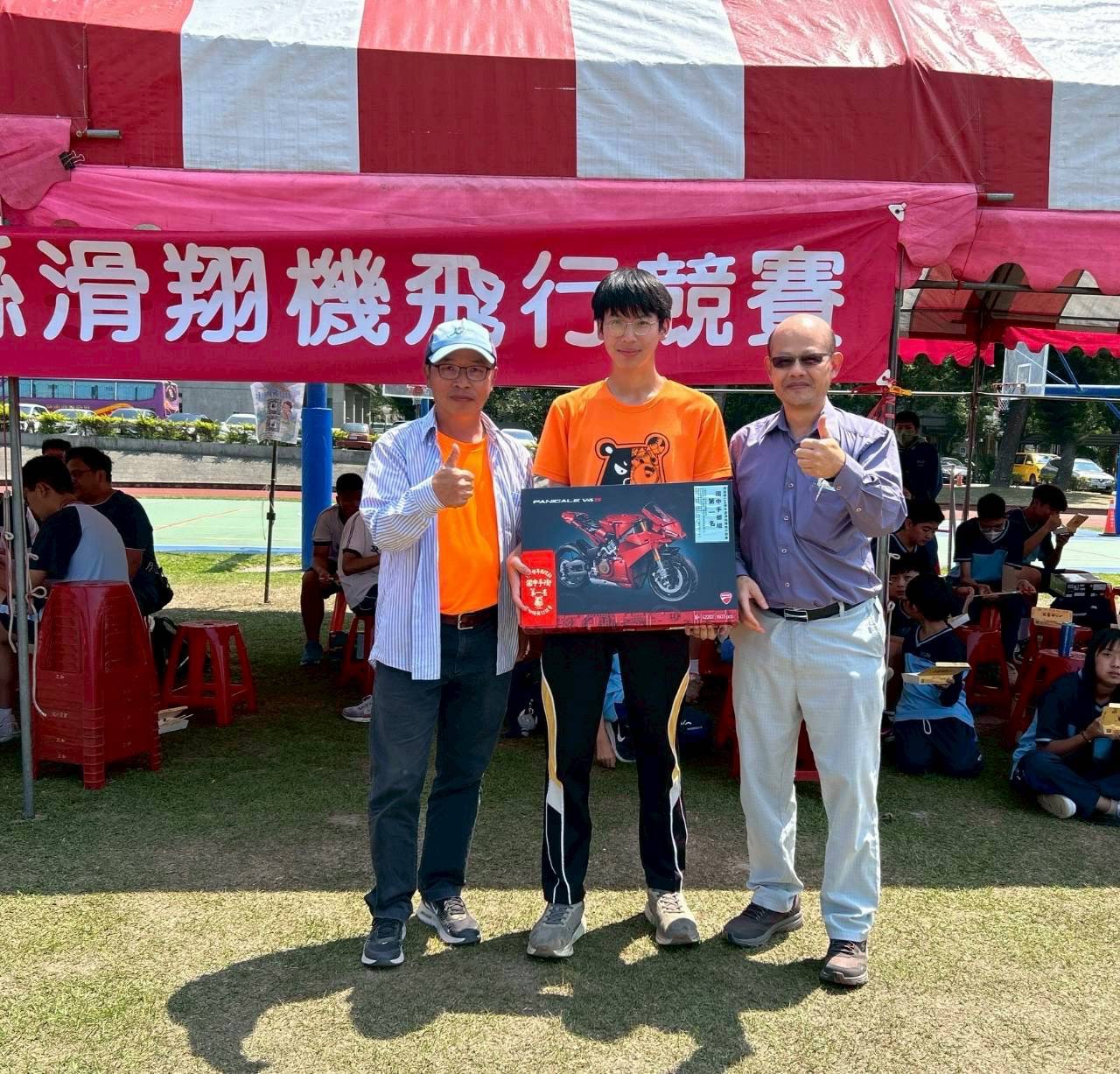 相關圖片4-師生齊飛、教學相長 南投縣滑翔機飛行競賽於24日熱鬧登場