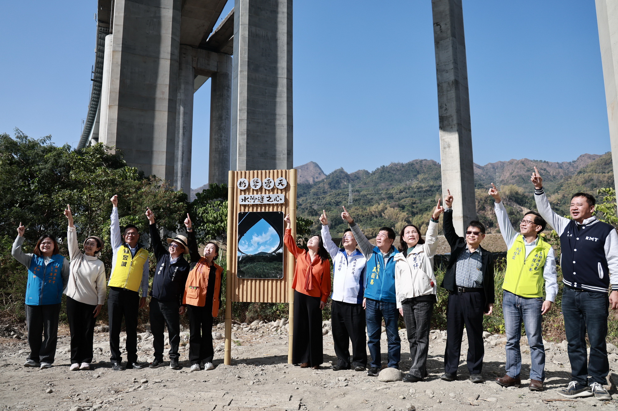 圖片-南投國姓咖啡節綠雕園區開幕  全新愛心景觀打卡點啟用