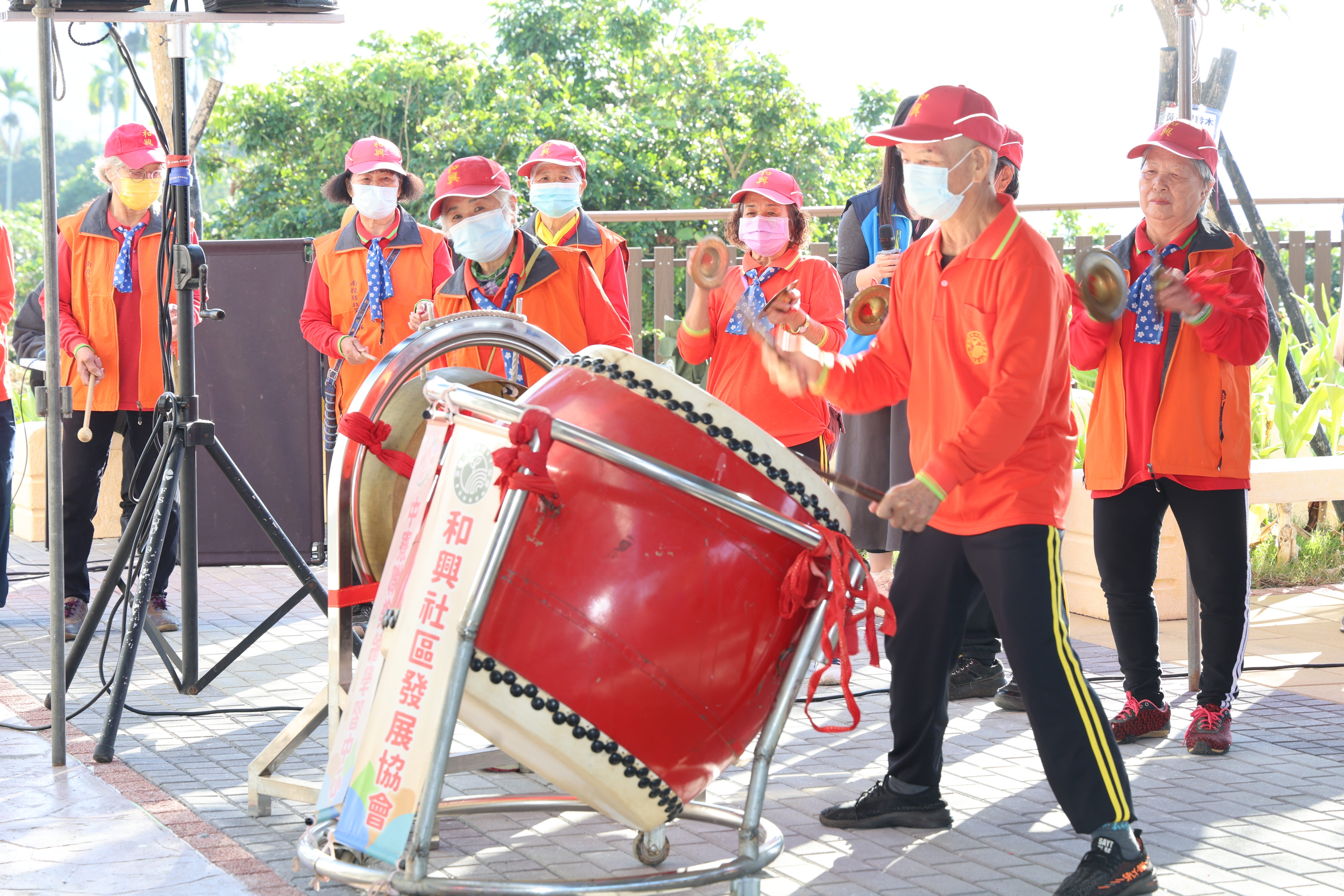 相關圖片5-中寮鄉第10公墓「懷恩堂」盛大揭牌 打造現代化莊嚴追思場域