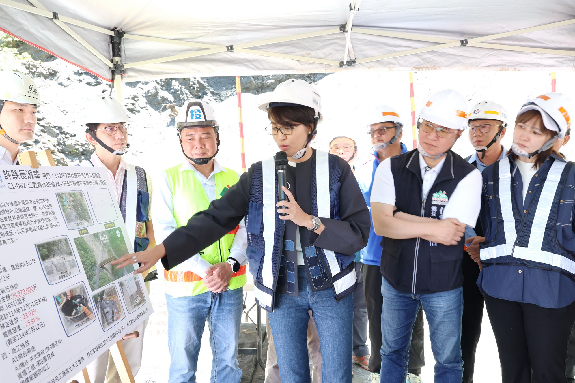 圖片-投85線平靜橋復建工程進度超前 許縣長視察宣誓落實職安