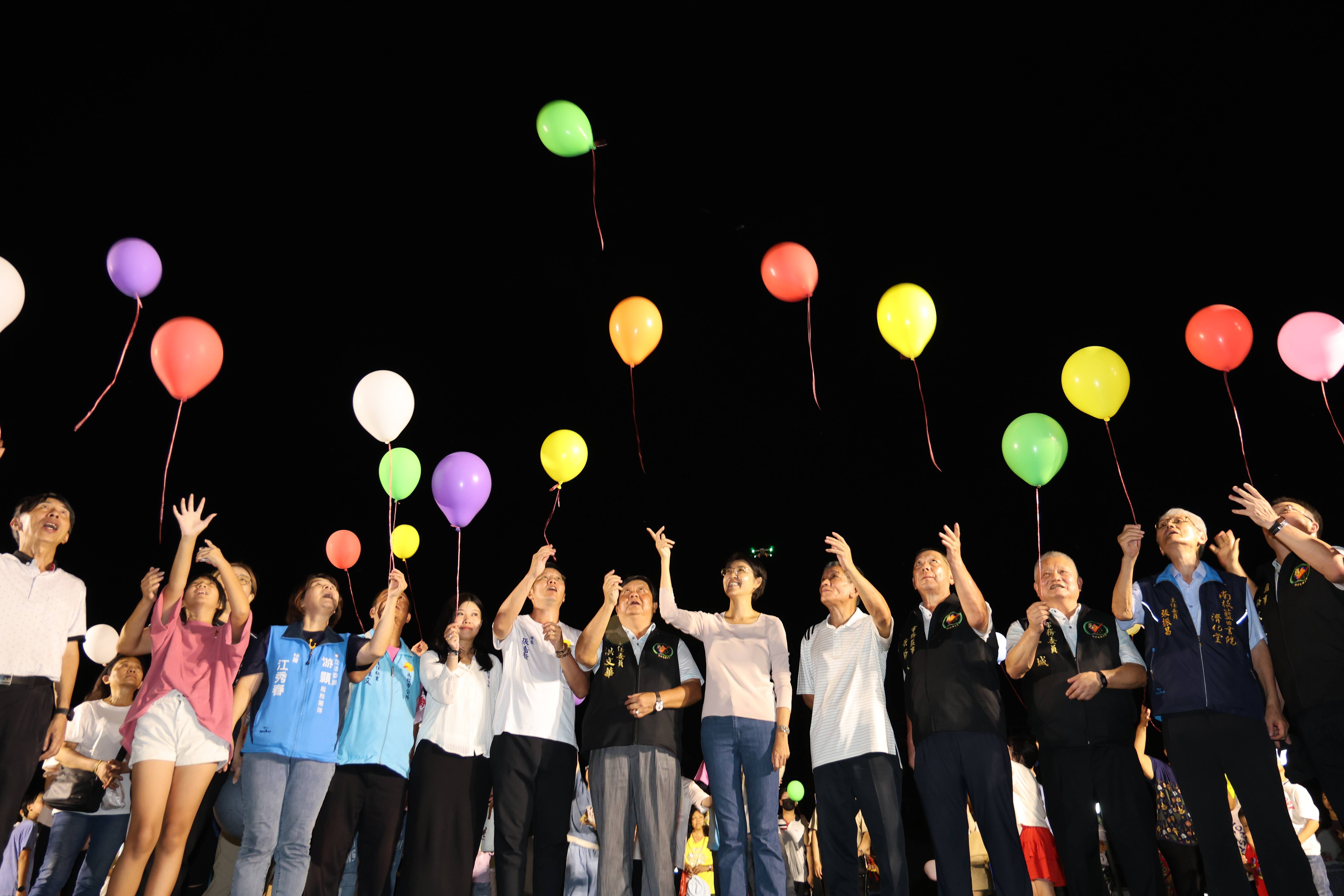 相關圖片8-三神贊境南投 粉紅超跑首度停駕縣府  許縣長虔誠祈求媽祖庇佑縣民縣政並為花蓮祈福