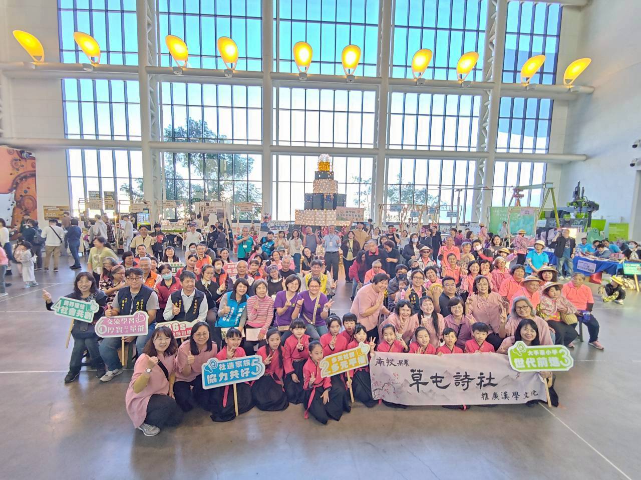 文章圖片-「114年度南投縣社區營造期末聯合成果展」圓滿落幕💯！25個社造點齊聚「藝起造夢．在地共融」，展現南投藝都豐沛能量！