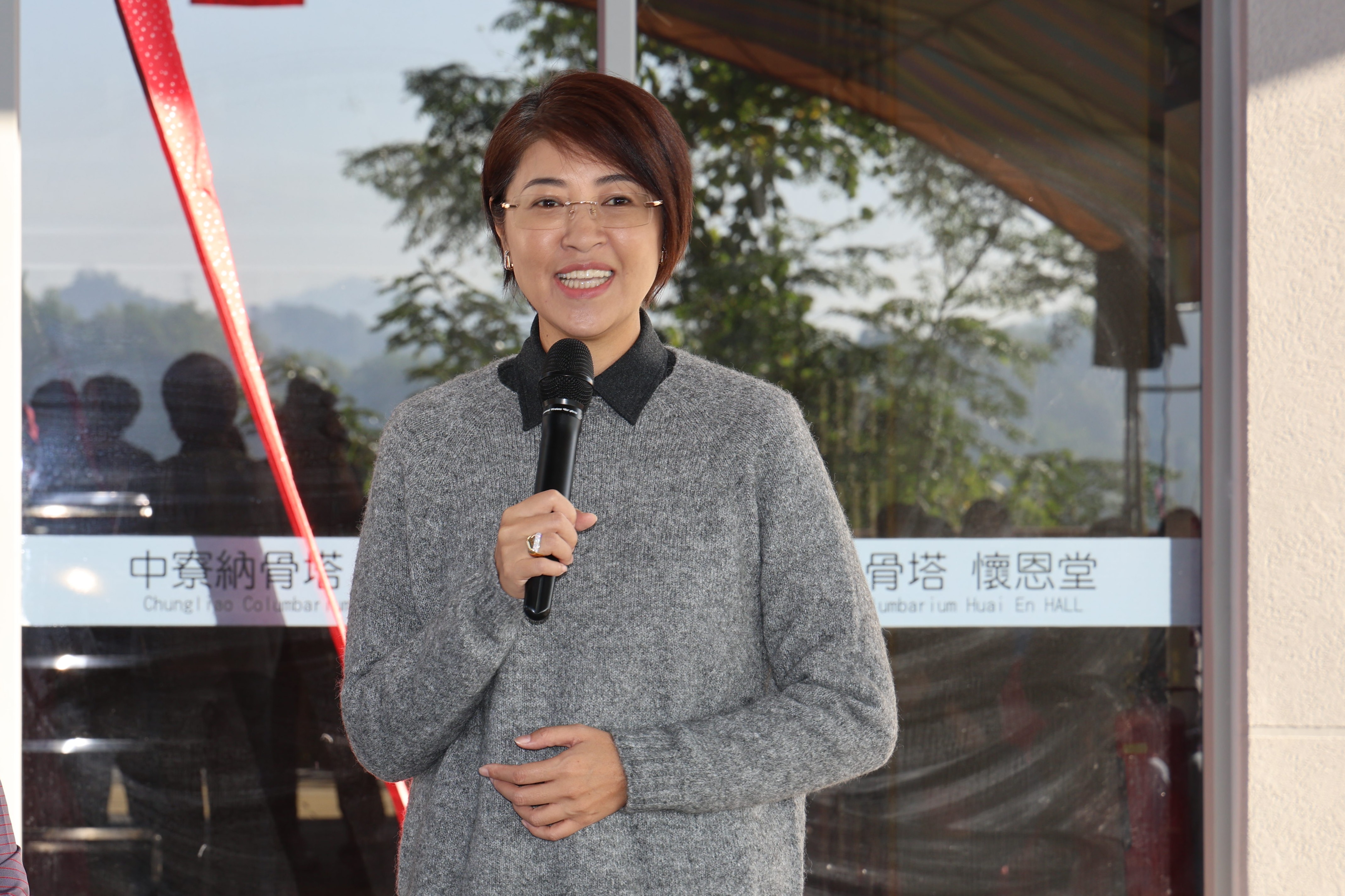 相關圖片2-中寮鄉第10公墓「懷恩堂」盛大揭牌 打造現代化莊嚴追思場域