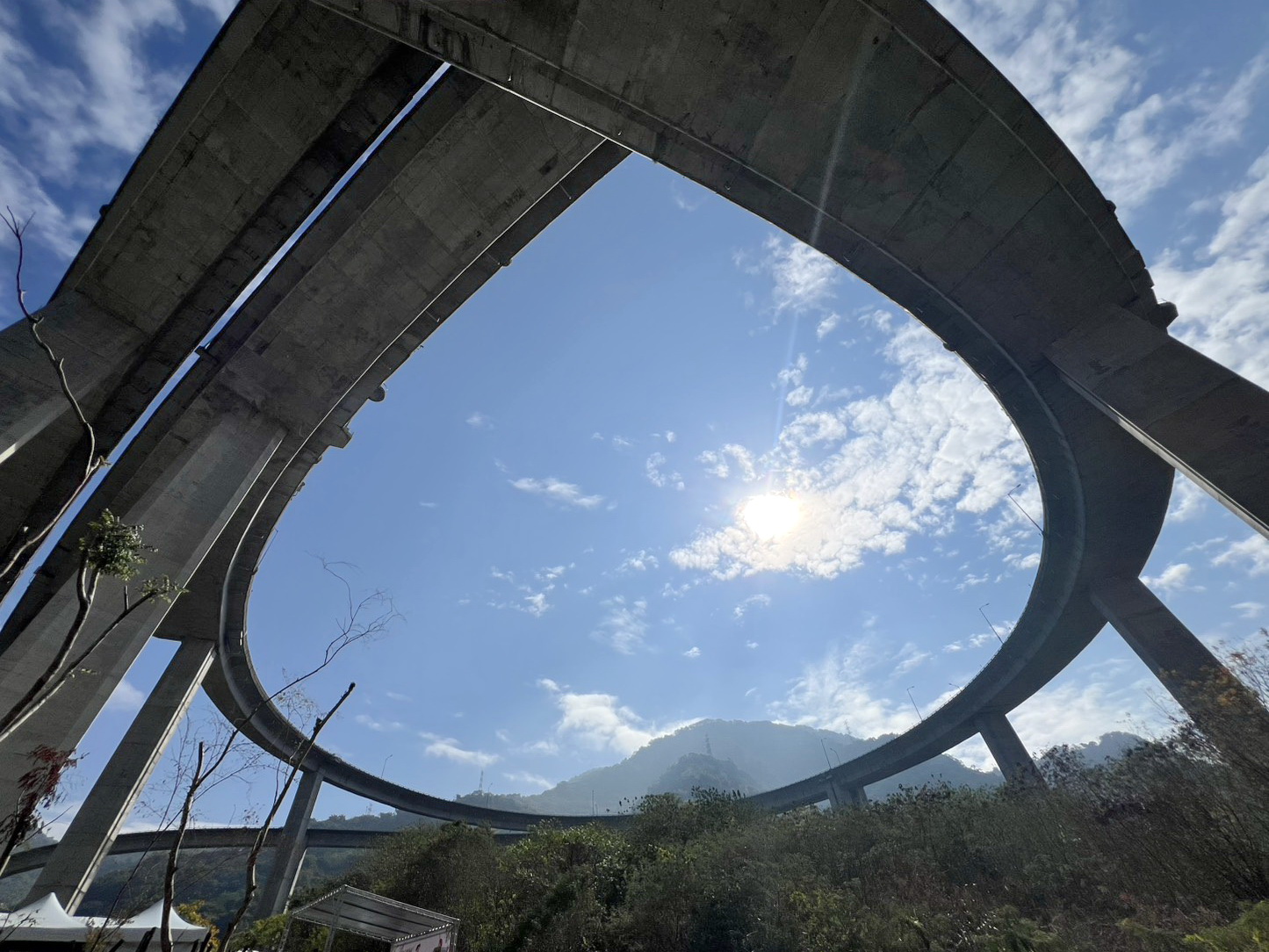 相關圖片3-南投國姓咖啡節綠雕園區開幕  全新愛心景觀打卡點啟用