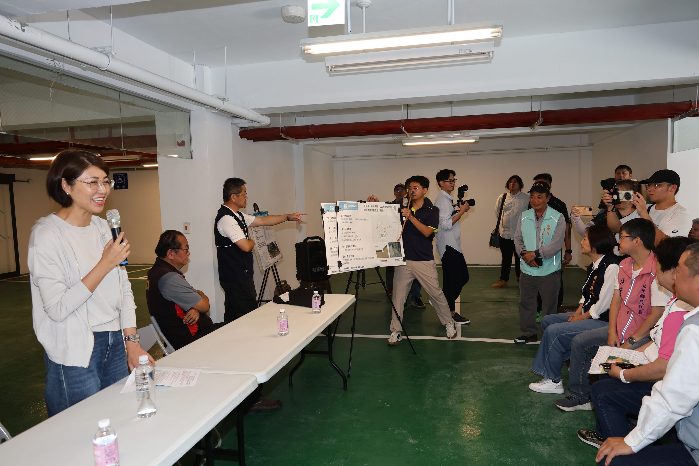 相關圖片6-許縣長水里會勘，加速改善道路、排水