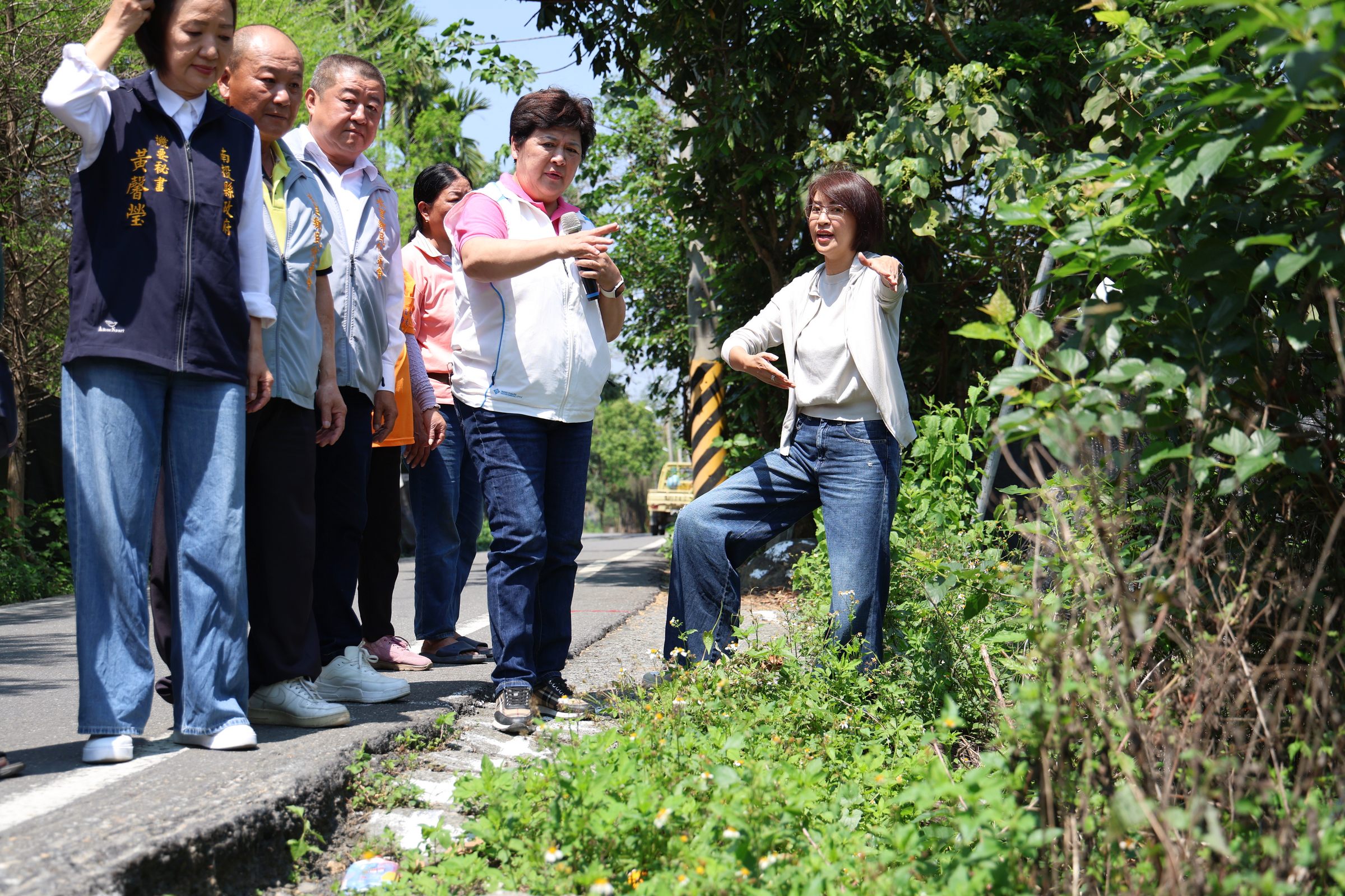相關圖片1-許縣長水里會勘，加速改善道路、排水